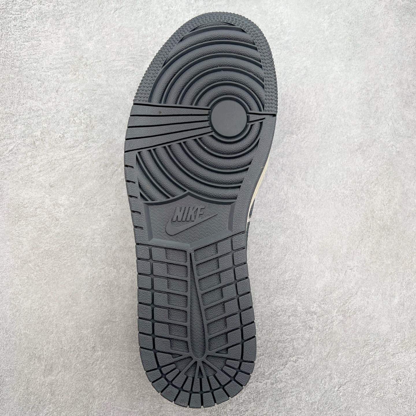 图片[9]-TS x Air Jordan AJ1 Low 倒钩低帮联名定制配色 XZ6188-690 原厂内置气垫魔块 A模大底 头层小牛皮 鞋舌AJ原厂专用牛津布+AJ专用反口珍珠布+原厂无杂质高弹内里海棉+特殊封边弹力鞋带 尺码：36 36.5 37.5 38 38.5 39 40 40.5 41 42 42.5 43 44 44.5 45 46 47.5-选品中心