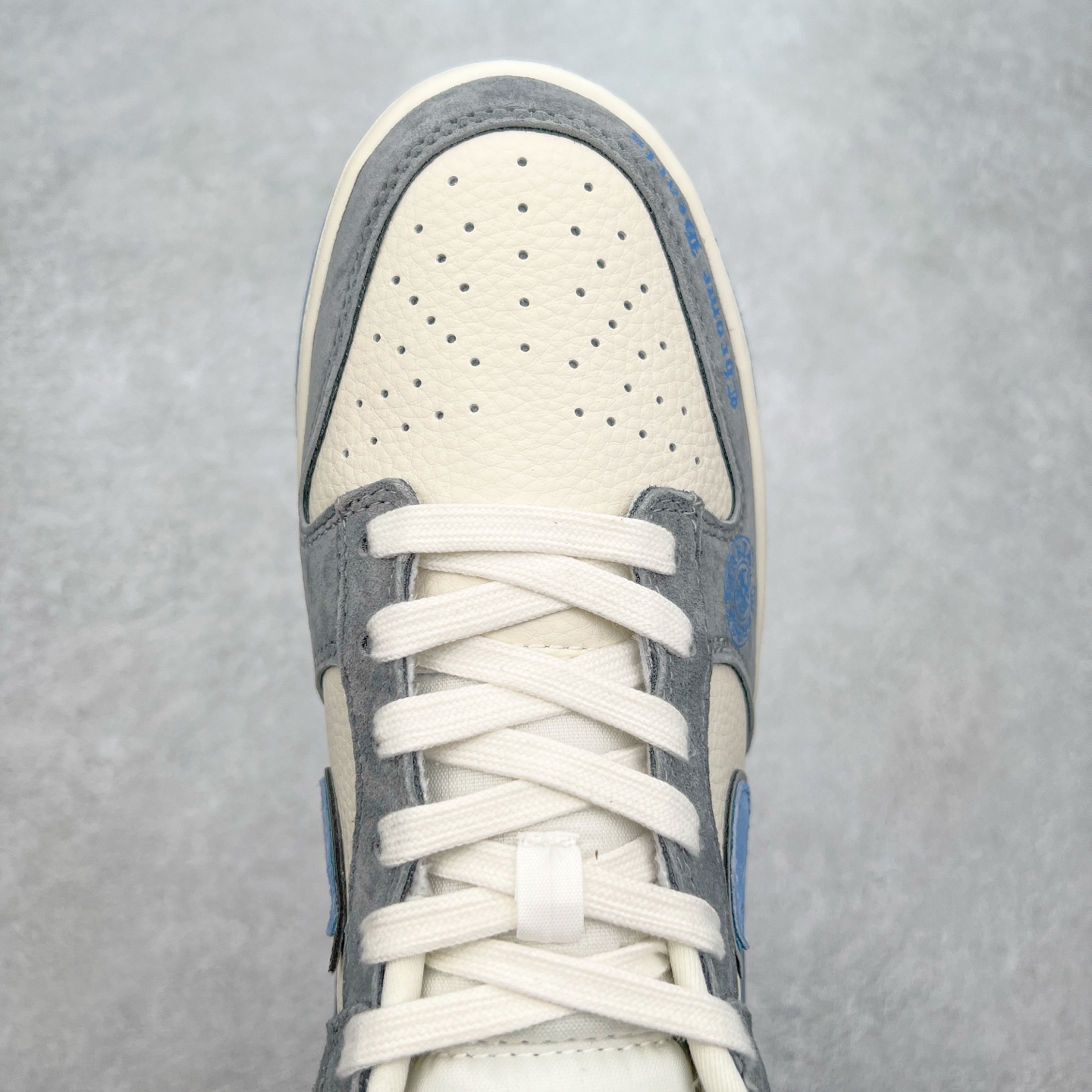 图片[4]-NK Dunk Low 定制配色 KK1333-027 大厂出品 极力推荐 原装头层材料 独家版型蒸餾加工帶來的是更好的视觉和脚感体验大厂纯原品质出货 清洁度 电绣工艺 皮料切割干净无任何毛边 细节完美 尺码：36 36.5 37.5 38 38.5 39 40 40.5 41 42 42.5 43 44 44.5 45-选品中心