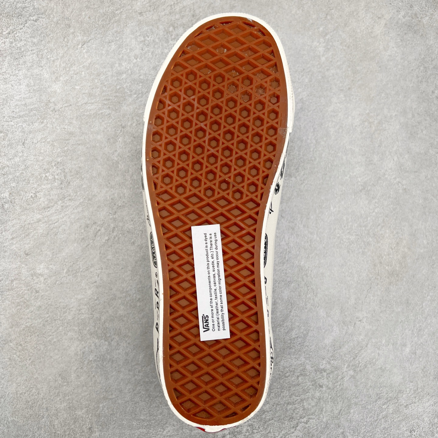 图片[9]-Parra x OTW by Vans 艺术家联名 此次联名融合了Parra 独特的超现实主义波普绘画风格 鞋侧不同设计的parra logo 彰显联名 货号：VN0A3WKT4QA 尺码：35 36 36.5 37 38 38.5 39 40 40.5 41 42 42.5 43 44-选品中心