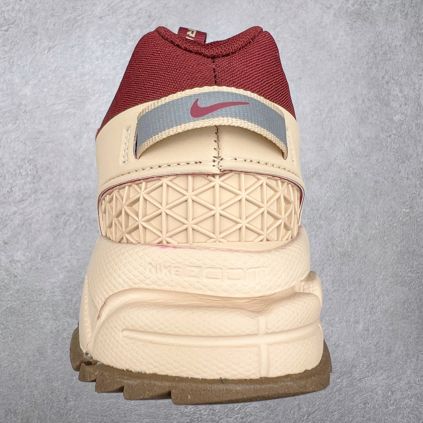 图片[8]-NK Zoom Vomero 5 Roam 佛莫罗5代徒步版系列经典复古增高厚底休闲运动慢跑鞋 HQ2181-700 Vomero Roam「漫游鞋」舒适性典范 工学拒水鞋面+ Air Zoom缓震配置无惧雨水 不受天气左右 助你灵活迈步 再加上厚实衬里和橡胶挡泥片 有效御寒不厚重 雨天照样利落出街 中性色调搭配简洁织物 打造百搭属性低调出街or高调亮相 都看你的男女同款不同色 轻松get多元风格 尺码：36 36.5 37.5 38 38.5 39 40 40.5 41 42 42.5 43 44 44.5 45-选品中心