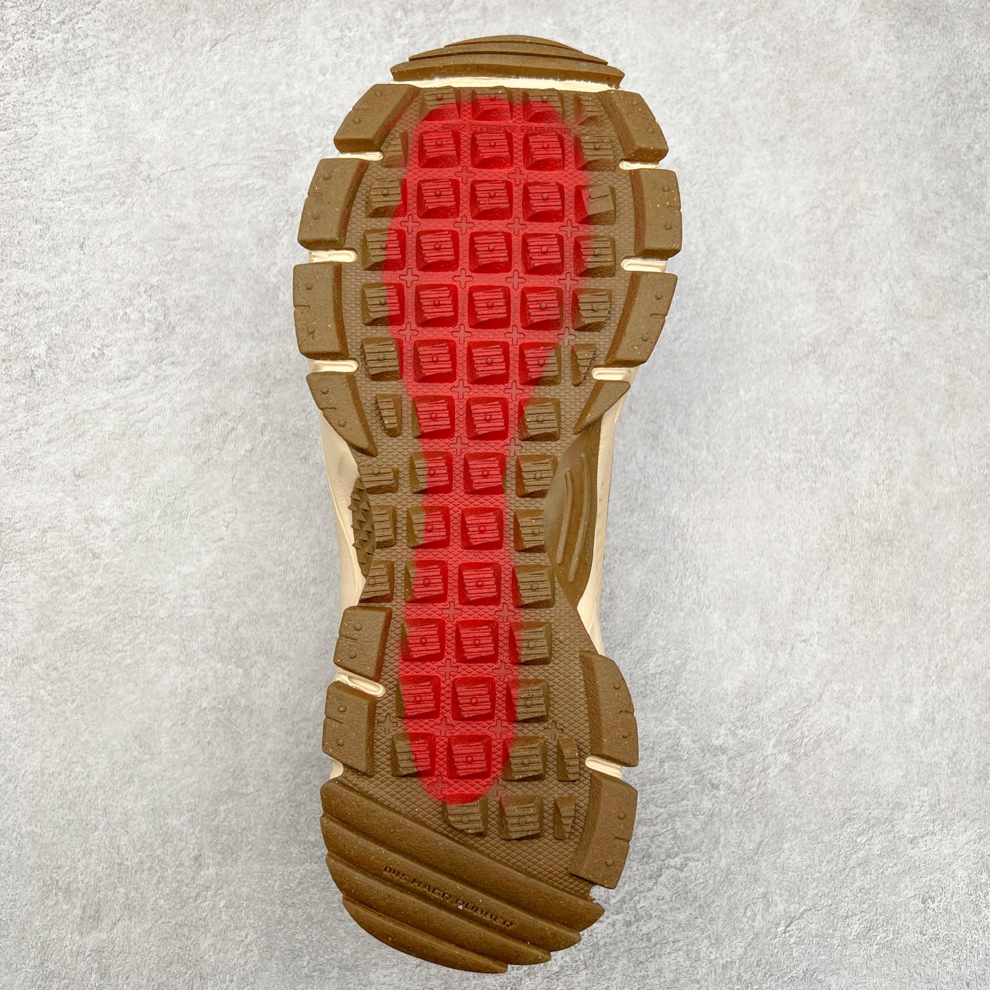 图片[9]-NK Zoom Vomero 5 Roam 佛莫罗5代徒步版系列经典复古增高厚底休闲运动慢跑鞋 HQ2181-700 Vomero Roam「漫游鞋」舒适性典范 工学拒水鞋面+ Air Zoom缓震配置无惧雨水 不受天气左右 助你灵活迈步 再加上厚实衬里和橡胶挡泥片 有效御寒不厚重 雨天照样利落出街 中性色调搭配简洁织物 打造百搭属性低调出街or高调亮相 都看你的男女同款不同色 轻松get多元风格 尺码：36 36.5 37.5 38 38.5 39 40 40.5 41 42 42.5 43 44 44.5 45-选品中心