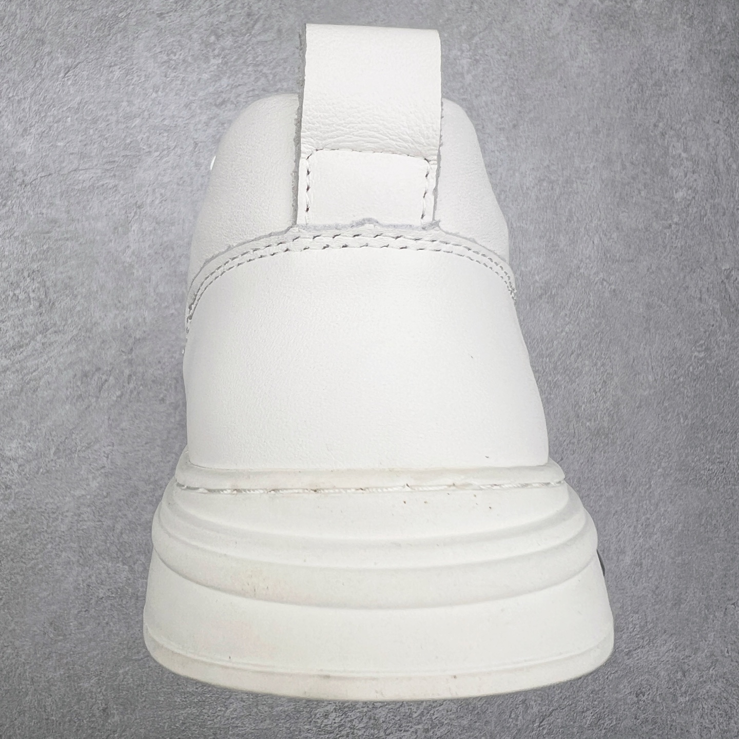 图片[8]-ECCO爱步男款小白鞋百搭鞋 真皮透气防滑休闲板鞋 街头趣闯系列 品质牛皮鞋面，轻盈柔韧 具有良好的透气效果 简约免系带设计 自由穿脱 出行更加方便 PU中底橡胶大底，抓地力强 具有良好的防滑耐磨性 休闲百搭 简约利落 时尚通勤 尺码：38 39 40 41 42 43 44（ 皮鞋码）-选品中心