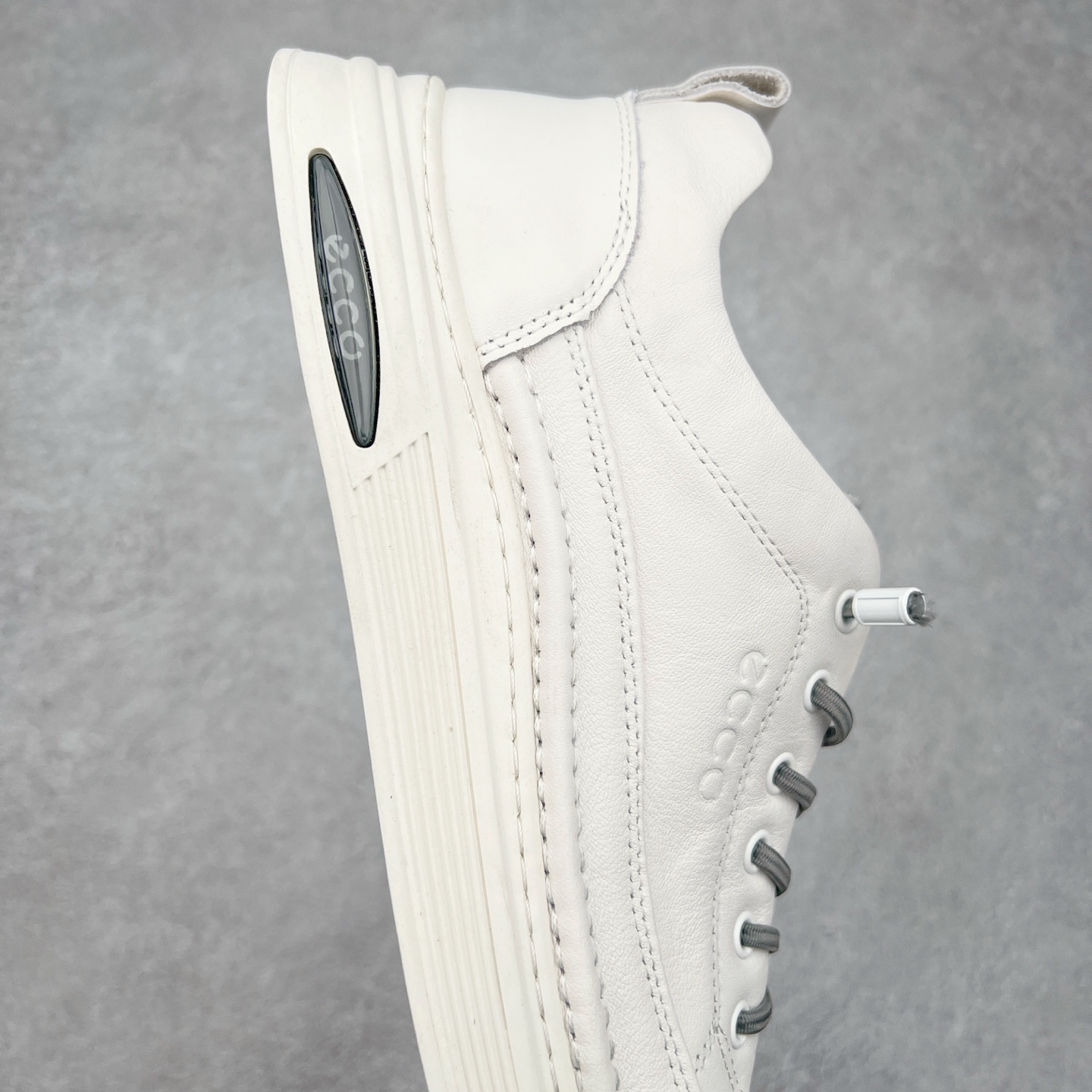 图片[6]-ECCO爱步男款小白鞋百搭鞋 真皮透气防滑休闲板鞋 街头趣闯系列 品质牛皮鞋面，轻盈柔韧 具有良好的透气效果 简约免系带设计 自由穿脱 出行更加方便 PU中底橡胶大底，抓地力强 具有良好的防滑耐磨性 休闲百搭 简约利落 时尚通勤 尺码：38 39 40 41 42 43 44（ 皮鞋码）-选品中心