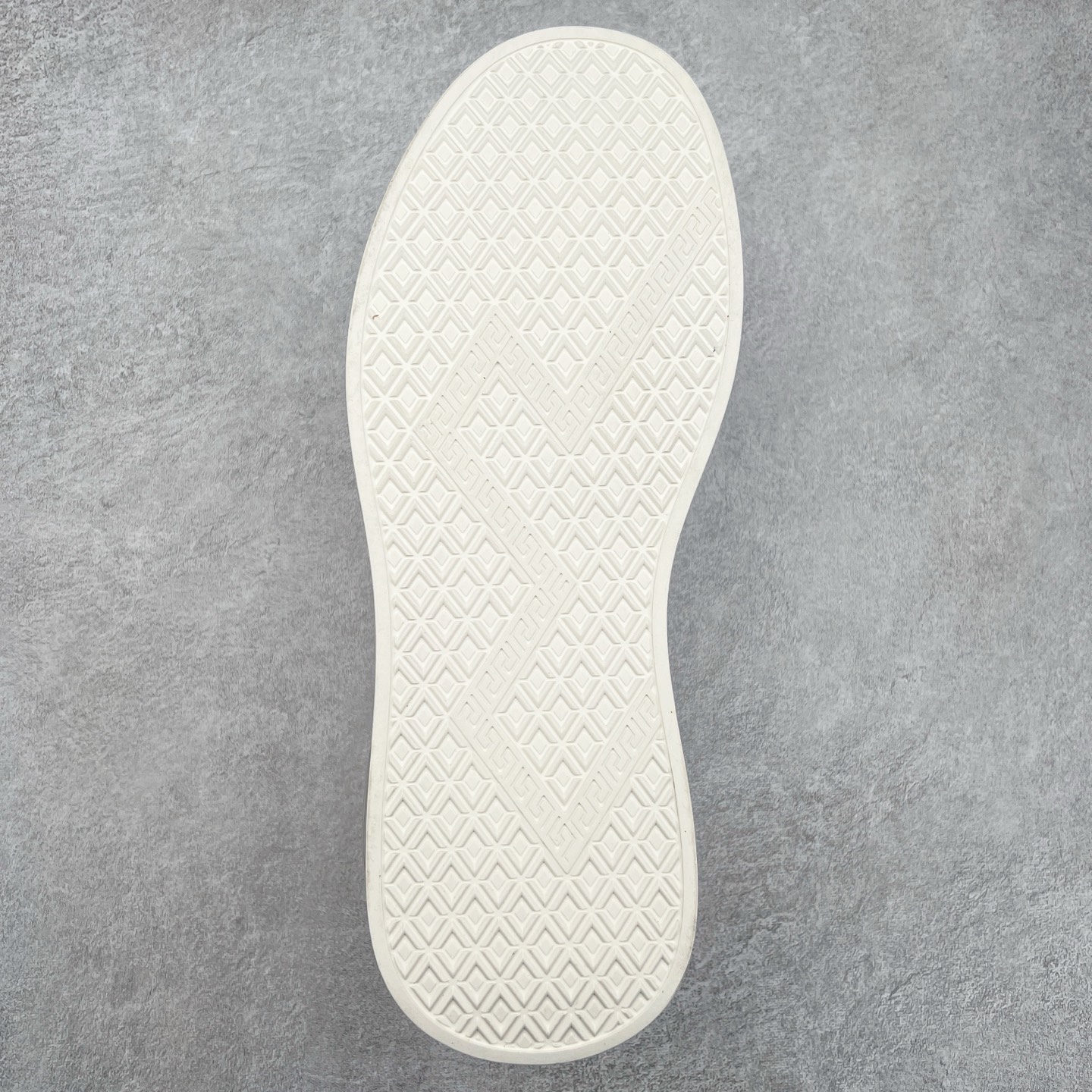 图片[9]-ECCO爱步男款小白鞋百搭鞋 真皮透气防滑休闲板鞋 街头趣闯系列 品质牛皮鞋面，轻盈柔韧 具有良好的透气效果 简约免系带设计 自由穿脱 出行更加方便 PU中底橡胶大底，抓地力强 具有良好的防滑耐磨性 休闲百搭 简约利落 时尚通勤 尺码：38 39 40 41 42 43 44（ 皮鞋码）-选品中心