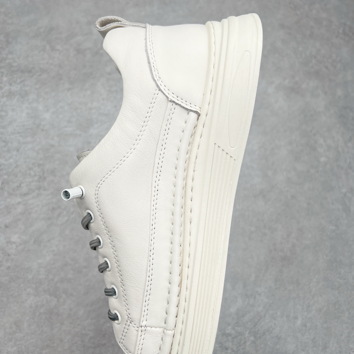 图片[7]-ECCO爱步男款小白鞋百搭鞋 真皮透气防滑休闲板鞋 街头趣闯系列 品质牛皮鞋面，轻盈柔韧 具有良好的透气效果 简约免系带设计 自由穿脱 出行更加方便 PU中底橡胶大底，抓地力强 具有良好的防滑耐磨性 休闲百搭 简约利落 时尚通勤 尺码：38 39 40 41 42 43 44（ 皮鞋码）-选品中心