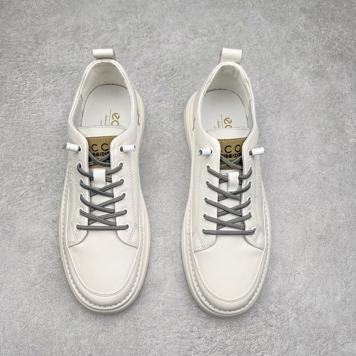 图片[2]-ECCO爱步男款小白鞋百搭鞋 真皮透气防滑休闲板鞋 街头趣闯系列 品质牛皮鞋面，轻盈柔韧 具有良好的透气效果 简约免系带设计 自由穿脱 出行更加方便 PU中底橡胶大底，抓地力强 具有良好的防滑耐磨性 休闲百搭 简约利落 时尚通勤 尺码：38 39 40 41 42 43 44（ 皮鞋码）-选品中心