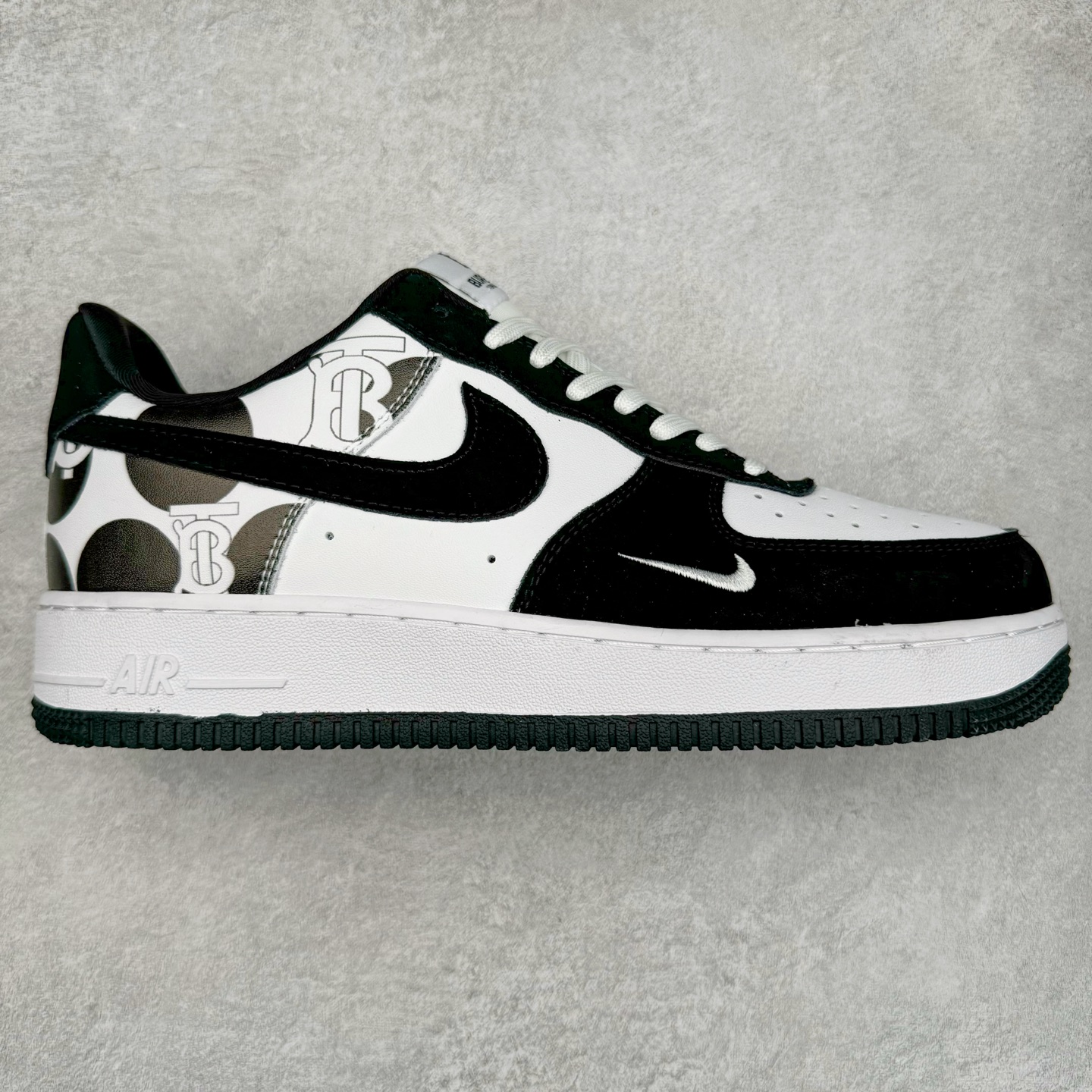 NK Air Force 1´07 Low 空军一号低帮百搭休闲运动板鞋 DF0188-029 柔软、弹性十足的缓震性能和出色的中底设计 横跨复古与现代的外型结合 造就出风靡全球 三十多年的Force 1 直到今天还深受青睐 尺码:36 36.5 37.5 38 38.5 39 40 40.5 41 42 42.5 43 44 44.5 45-选品中心