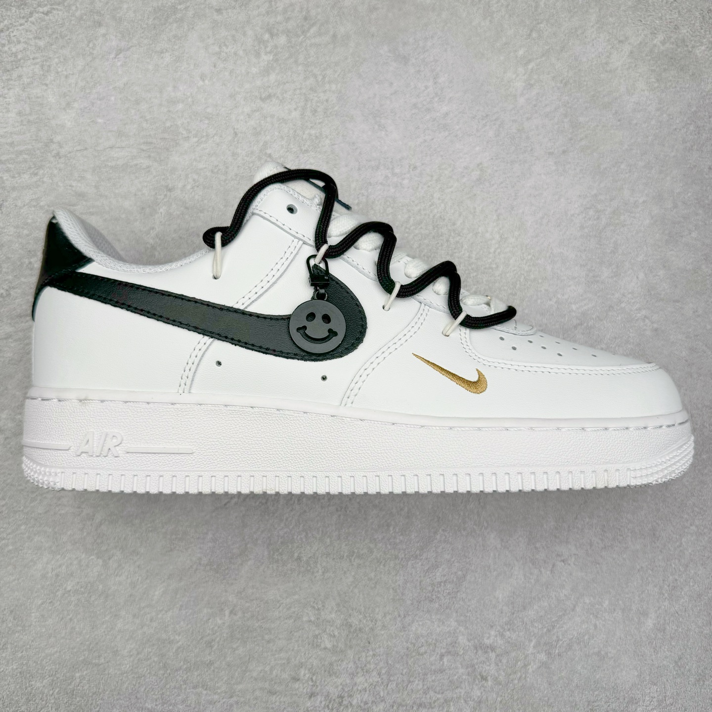 NK Air Force 1´07 Low 空军一号低帮百搭休闲运动板鞋 CZ0210-102 柔软、弹性十足的缓震性能和出色的中底设计 横跨复古与现代的外型结合 造就出风靡全球 三十多年的Force 1 直到今天还深受青睐 尺码:36 36.5 37.5 38 38.5 39 40 40.5 41 42 42.5 43 44 44.5 45-选品中心