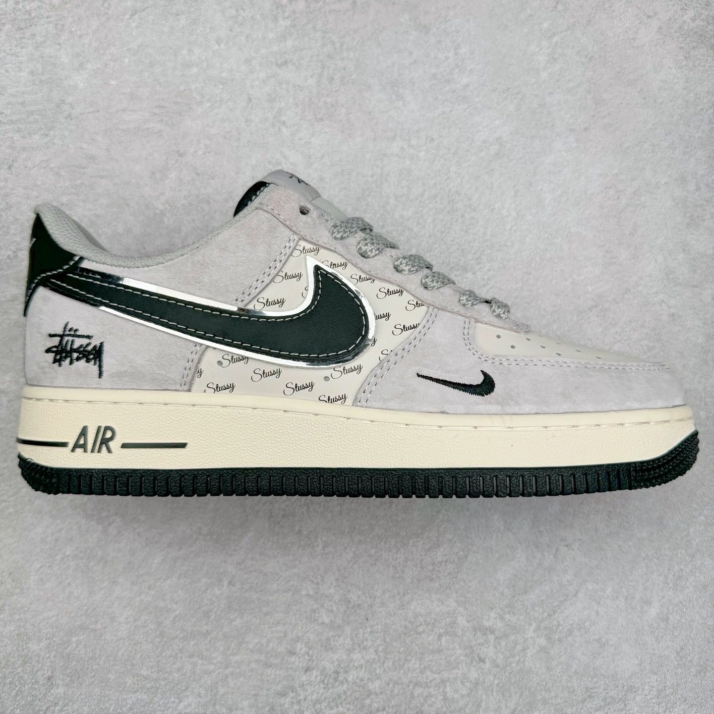 NK Air Force 1´07 Low 空军一号低帮百搭休闲运动板鞋 XZ6188-912 柔软、弹性十足的缓震性能和出色的中底设计 横跨复古与现代的外型结合 造就出风靡全球 三十多年的Force 1 直到今天还深受青睐 尺码:36 36.5 37.5 38 38.5 39 40 40.5 41 42 42.5 43 44 44.5 45-选品中心