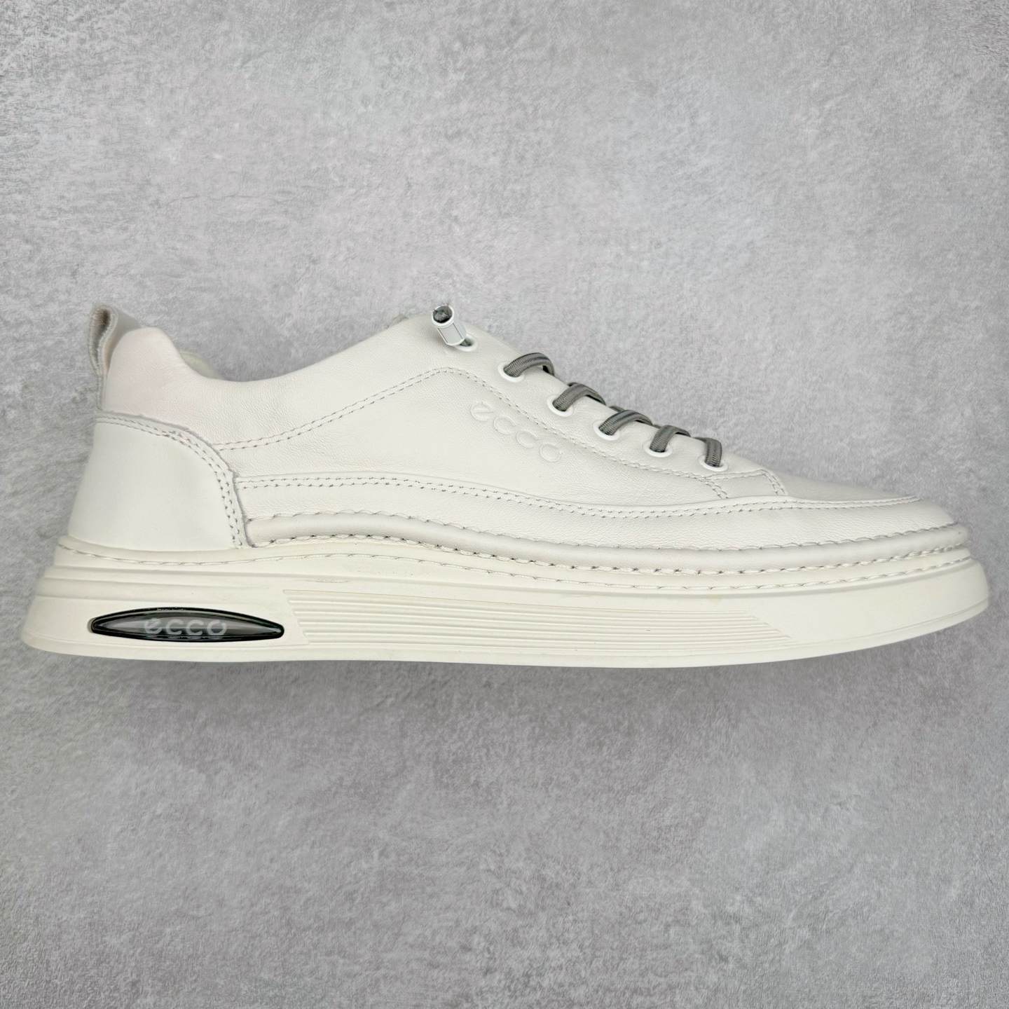 ECCO爱步男款小白鞋百搭鞋 真皮透气防滑休闲板鞋 街头趣闯系列 品质牛皮鞋面，轻盈柔韧 具有良好的透气效果 简约免系带设计 自由穿脱 出行更加方便 PU中底橡胶大底，抓地力强 具有良好的防滑耐磨性 休闲百搭 简约利落 时尚通勤 尺码：38 39 40 41 42 43 44（ 皮鞋码）-选品中心