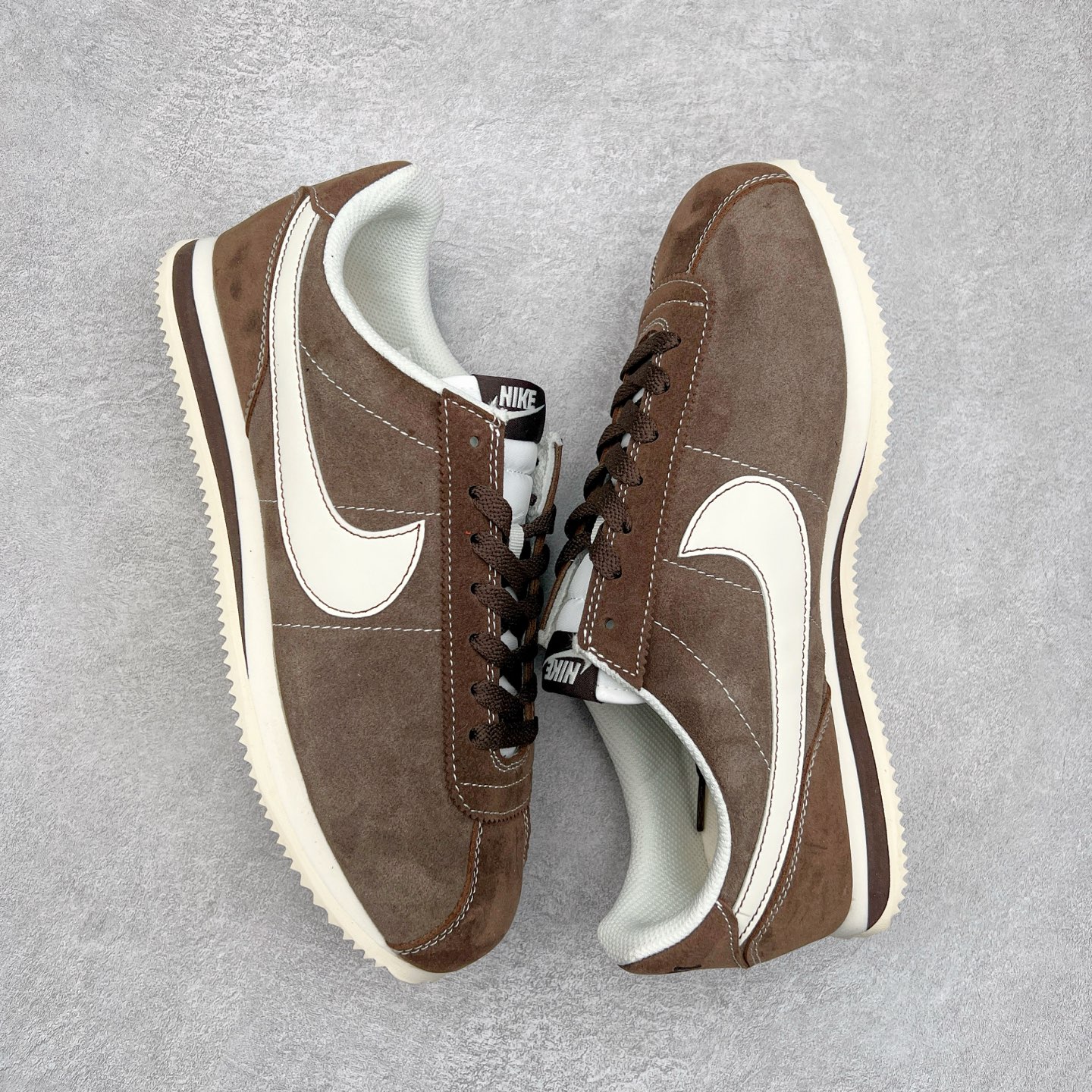 图片[3]-NK Classic Cortez Leather 阿甘复古初代皮革慢跑鞋 实体平台指令订单 全套原纸板楦头开发 原厂数据大底磨具 一比一鞋头弧度高度鞋身弧度 细节品控鞋型随意对比 正确烫金高频细节 公司级标准检验QC 区分市面一切版本 完美复刻阿甘复古鞋型 尺码：35.5 36 36.5 37.5 38 38.5 39 40 40.5 41 42 42.5 43 44 45-选品中心