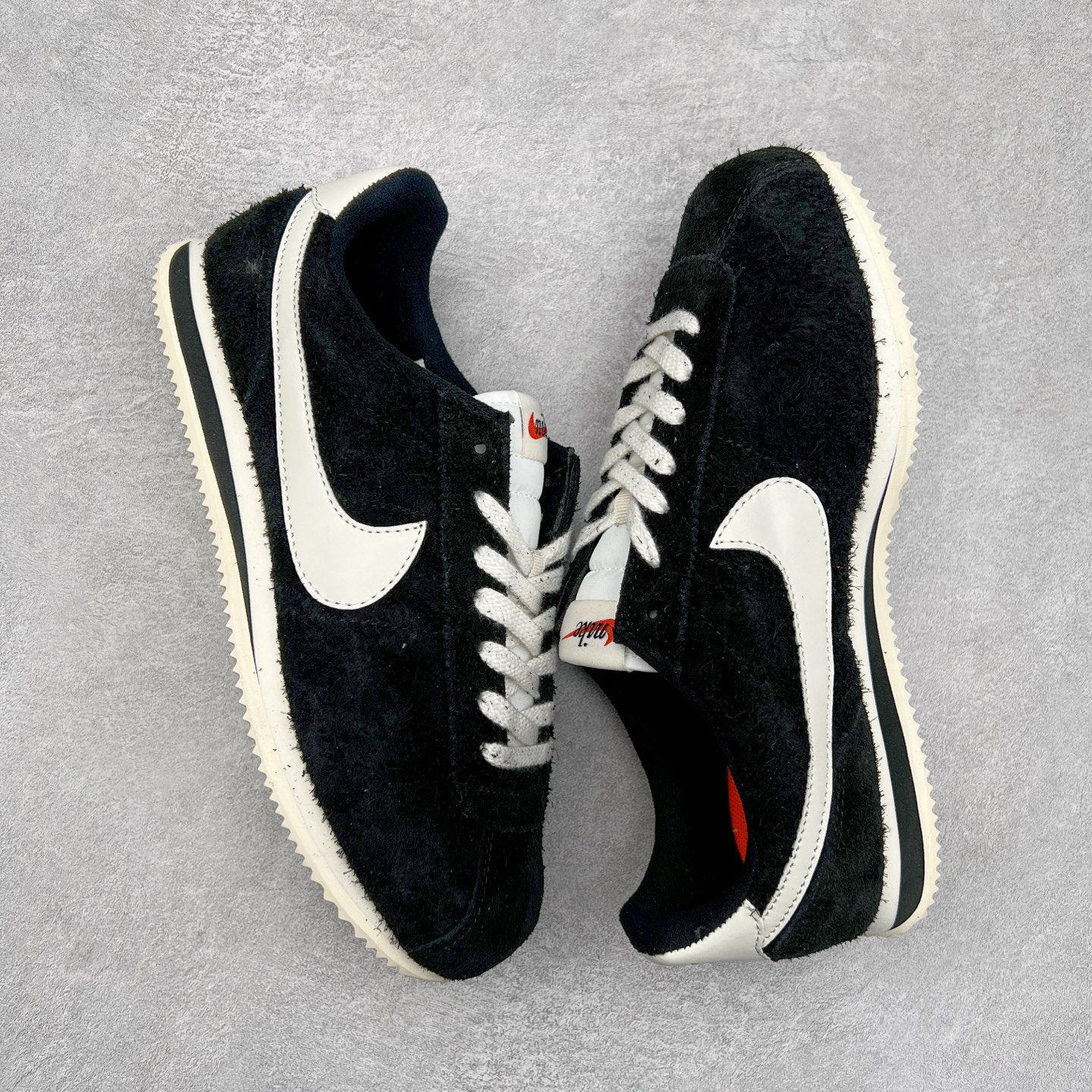 图片[3]-NK Classic Cortez Leather 阿甘复古初代皮革慢跑鞋 实体平台指令订单 全套原纸板楦头开发 原厂数据大底磨具 一比一鞋头弧度高度鞋身弧度 细节品控鞋型随意对比 正确烫金高频细节 公司级标准检验QC 区分市面一切版本 完美复刻阿甘复古鞋型 尺码：35.5 36 36.5 37.5 38 38.5 39 40 40.5 41 42 42.5 43 44 45-选品中心