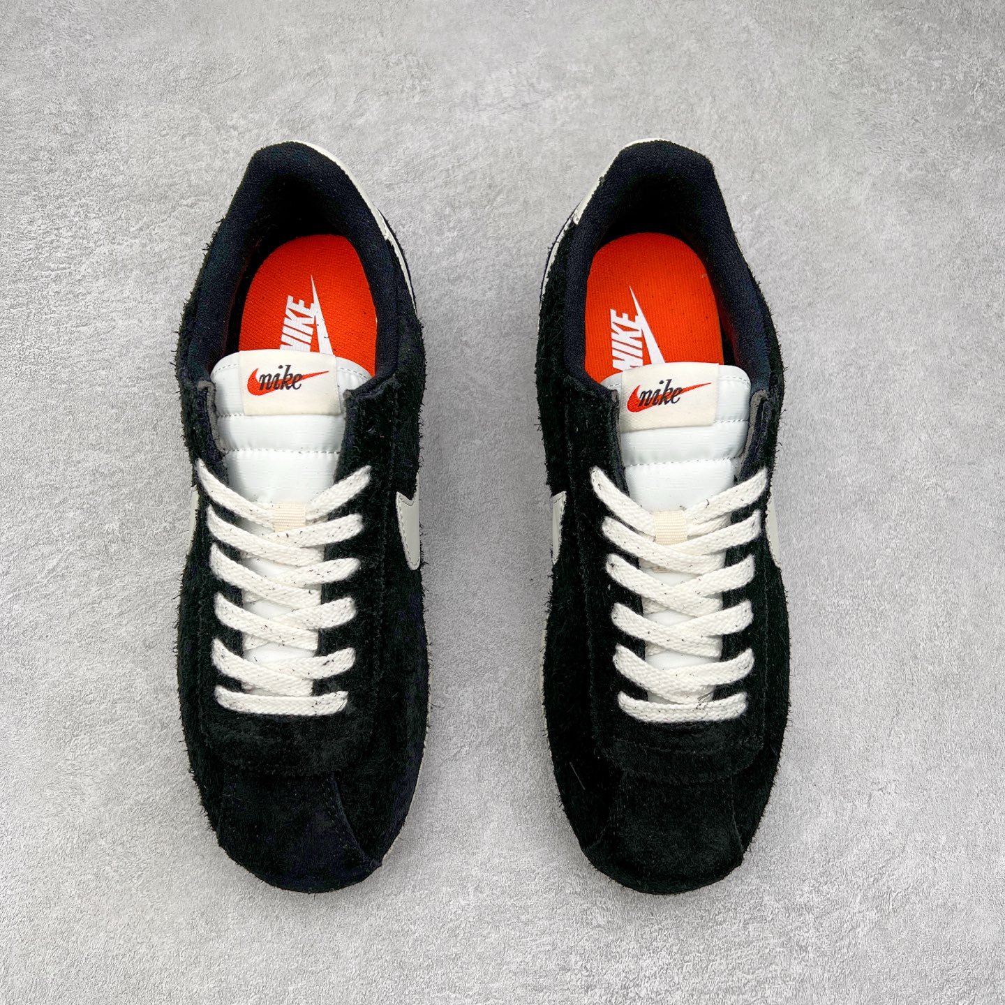 图片[2]-NK Classic Cortez Leather 阿甘复古初代皮革慢跑鞋 实体平台指令订单 全套原纸板楦头开发 原厂数据大底磨具 一比一鞋头弧度高度鞋身弧度 细节品控鞋型随意对比 正确烫金高频细节 公司级标准检验QC 区分市面一切版本 完美复刻阿甘复古鞋型 尺码：35.5 36 36.5 37.5 38 38.5 39 40 40.5 41 42 42.5 43 44 45-选品中心