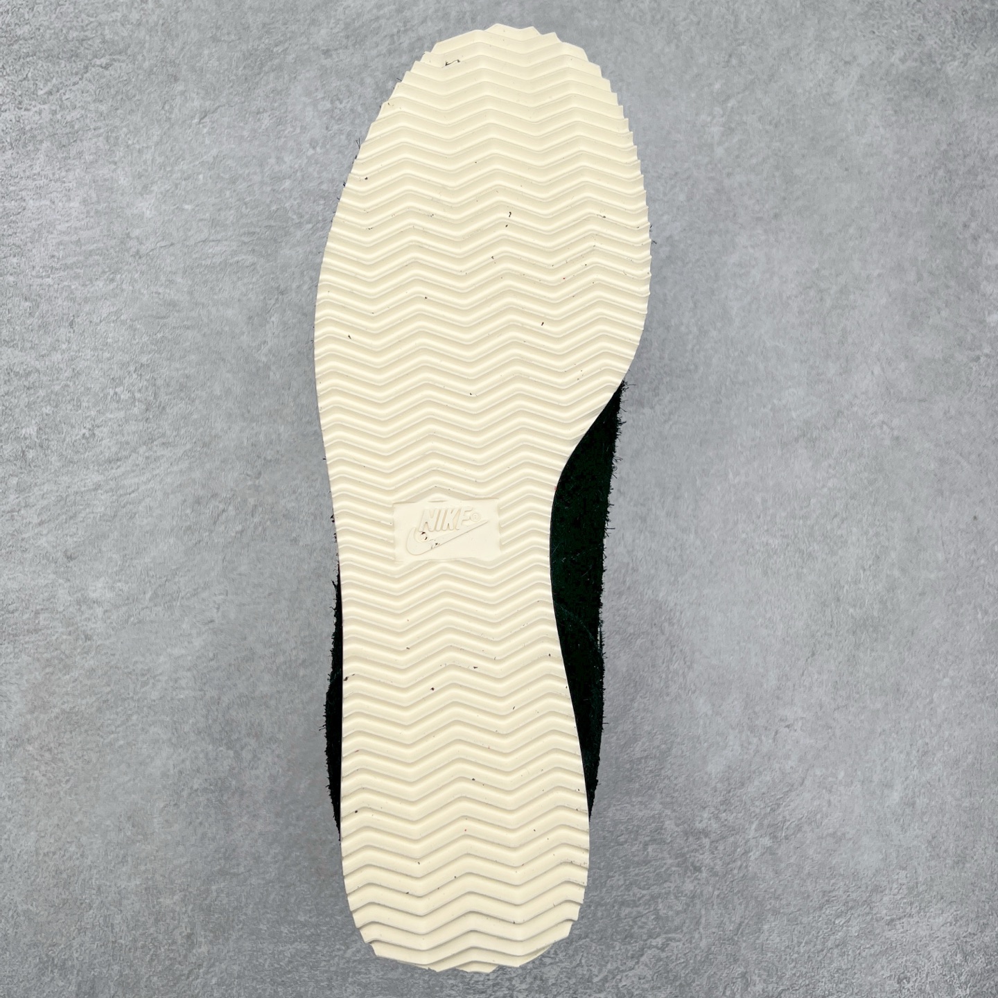 图片[9]-NK Classic Cortez Leather 阿甘复古初代皮革慢跑鞋 实体平台指令订单 全套原纸板楦头开发 原厂数据大底磨具 一比一鞋头弧度高度鞋身弧度 细节品控鞋型随意对比 正确烫金高频细节 公司级标准检验QC 区分市面一切版本 完美复刻阿甘复古鞋型 尺码：35.5 36 36.5 37.5 38 38.5 39 40 40.5 41 42 42.5 43 44 45-选品中心