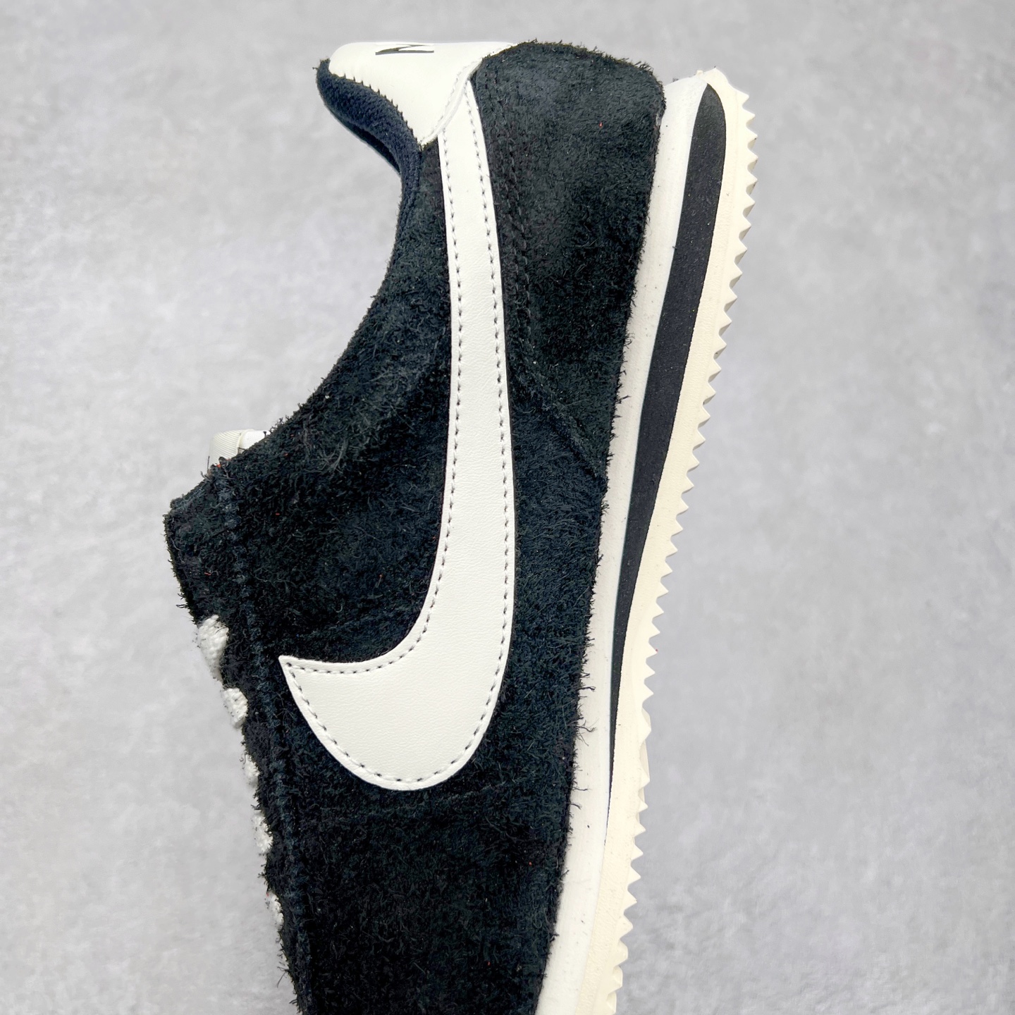 图片[7]-NK Classic Cortez Leather 阿甘复古初代皮革慢跑鞋 实体平台指令订单 全套原纸板楦头开发 原厂数据大底磨具 一比一鞋头弧度高度鞋身弧度 细节品控鞋型随意对比 正确烫金高频细节 公司级标准检验QC 区分市面一切版本 完美复刻阿甘复古鞋型 尺码：35.5 36 36.5 37.5 38 38.5 39 40 40.5 41 42 42.5 43 44 45-选品中心