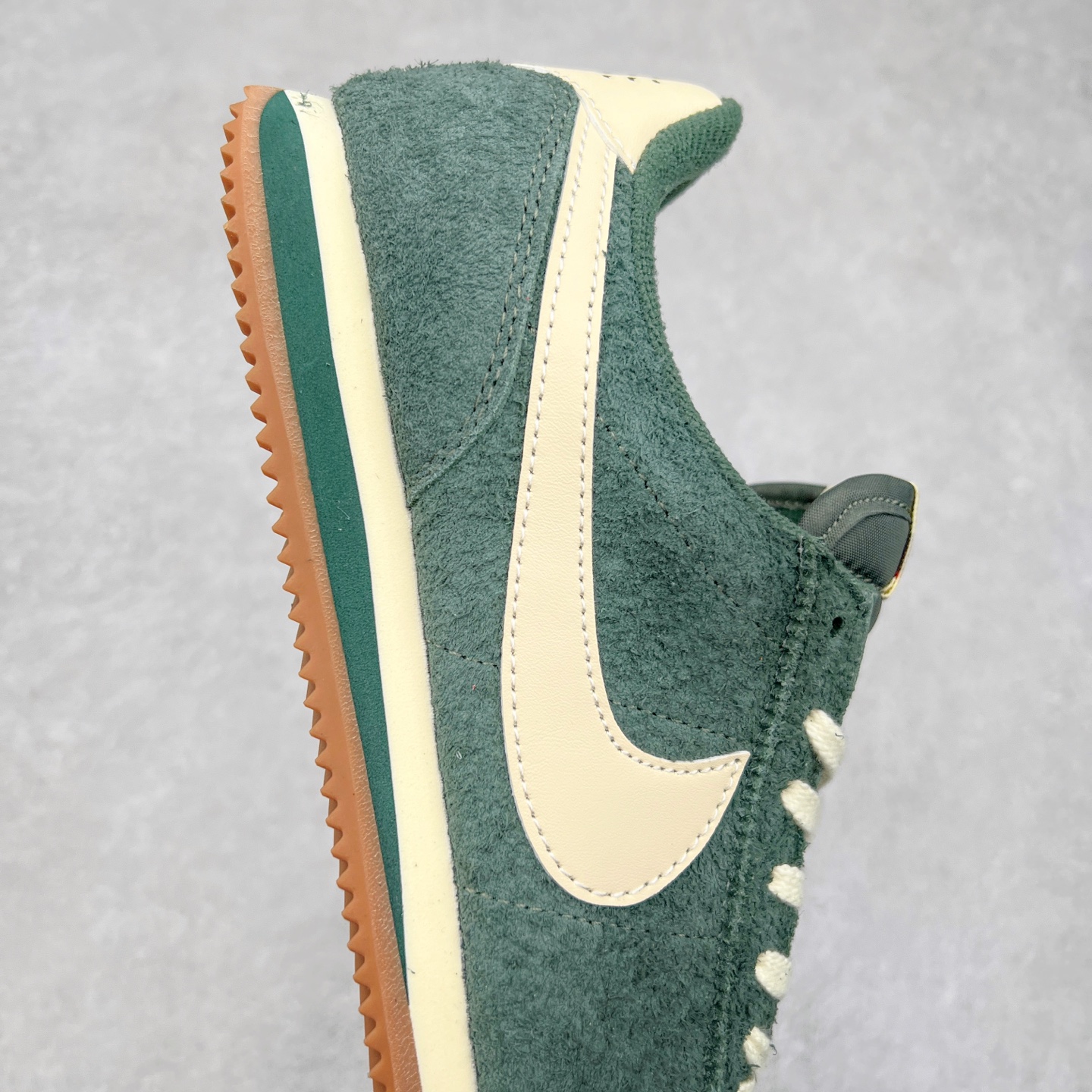 图片[6]-NK Classic Cortez Leather 阿甘复古初代皮革慢跑鞋 实体平台指令订单 全套原纸板楦头开发 原厂数据大底磨具 一比一鞋头弧度高度鞋身弧度 细节品控鞋型随意对比 正确烫金高频细节 公司级标准检验QC 区分市面一切版本 完美复刻阿甘复古鞋型 尺码：35.5 36 36.5 37.5 38 38.5 39 40 40.5 41 42 42.5 43 44 45-选品中心