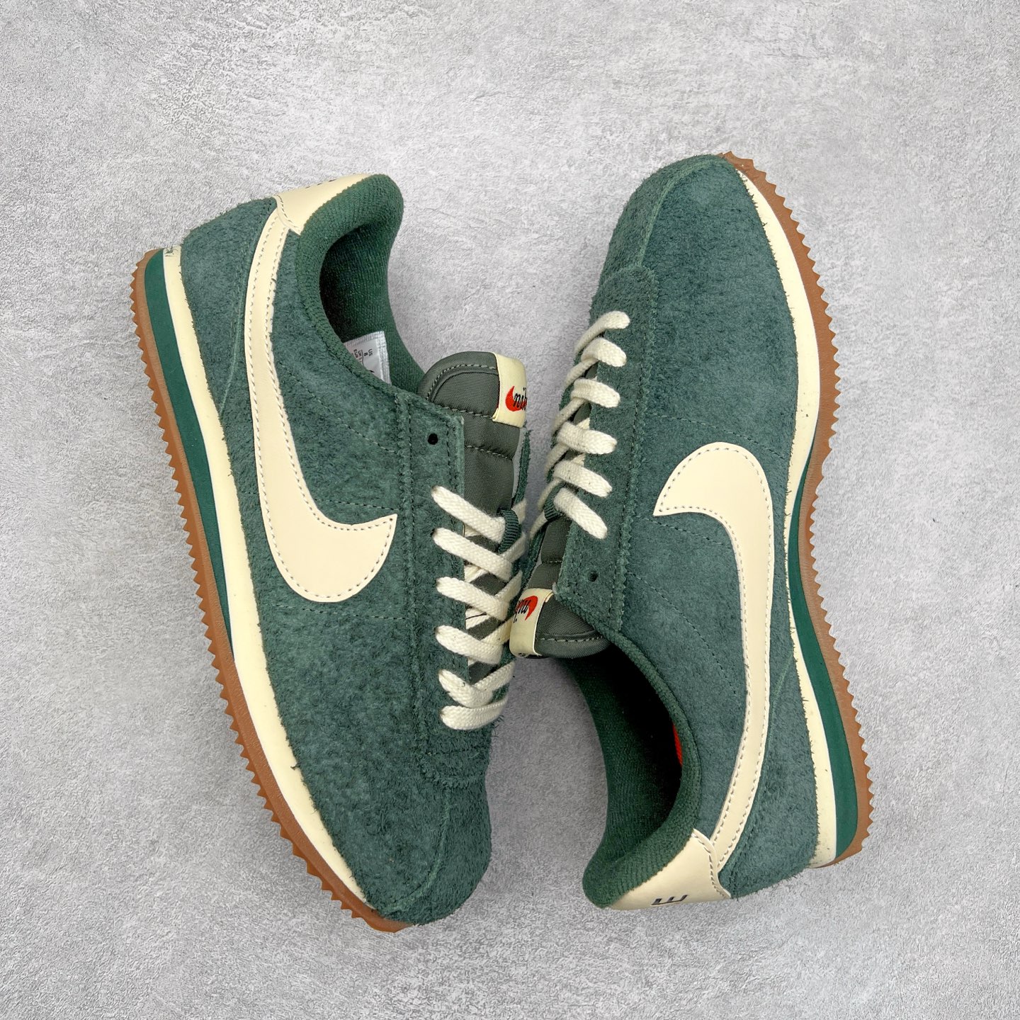 图片[3]-NK Classic Cortez Leather 阿甘复古初代皮革慢跑鞋 实体平台指令订单 全套原纸板楦头开发 原厂数据大底磨具 一比一鞋头弧度高度鞋身弧度 细节品控鞋型随意对比 正确烫金高频细节 公司级标准检验QC 区分市面一切版本 完美复刻阿甘复古鞋型 尺码：35.5 36 36.5 37.5 38 38.5 39 40 40.5 41 42 42.5 43 44 45-选品中心