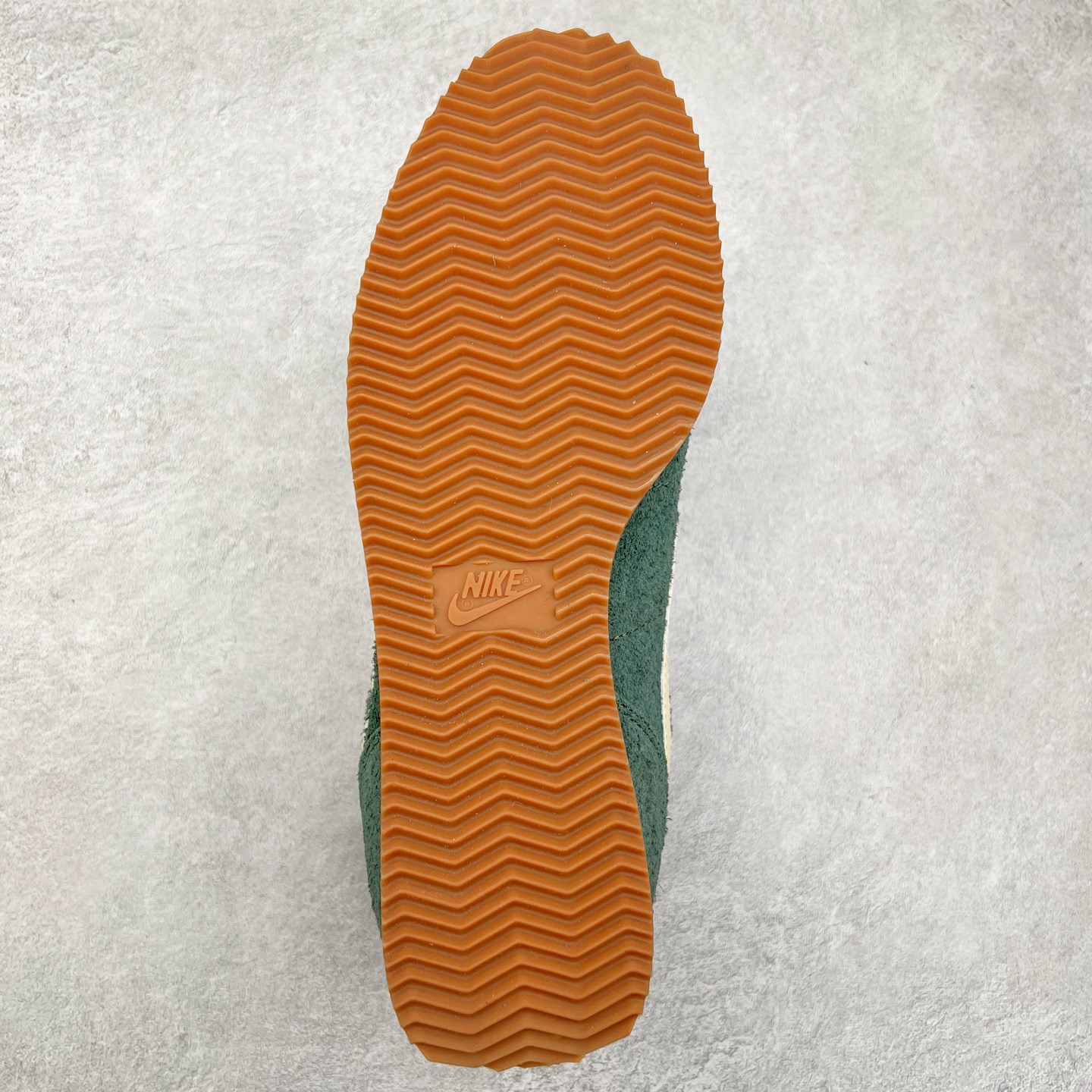 图片[9]-NK Classic Cortez Leather 阿甘复古初代皮革慢跑鞋 实体平台指令订单 全套原纸板楦头开发 原厂数据大底磨具 一比一鞋头弧度高度鞋身弧度 细节品控鞋型随意对比 正确烫金高频细节 公司级标准检验QC 区分市面一切版本 完美复刻阿甘复古鞋型 尺码：35.5 36 36.5 37.5 38 38.5 39 40 40.5 41 42 42.5 43 44 45-选品中心