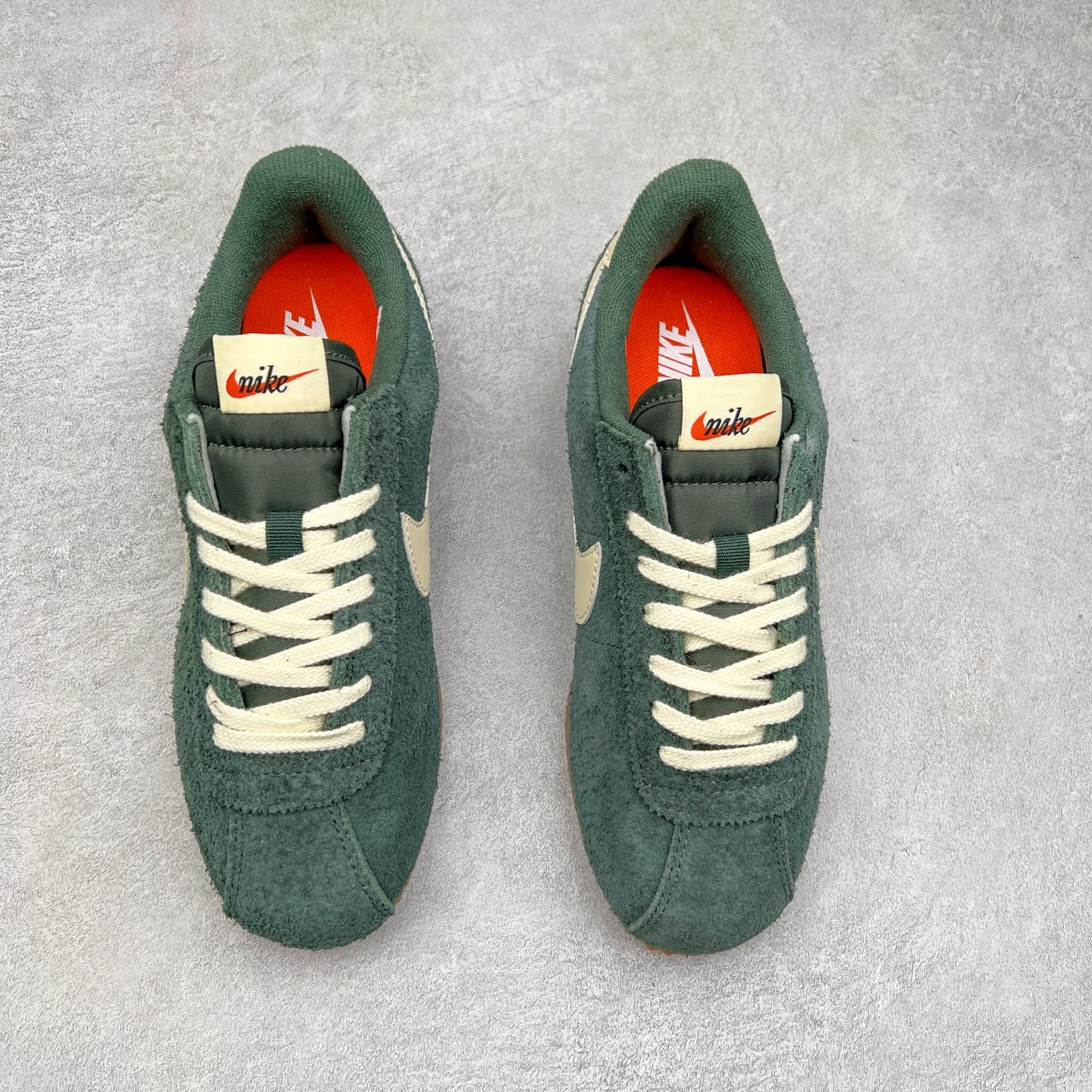 图片[2]-NK Classic Cortez Leather 阿甘复古初代皮革慢跑鞋 实体平台指令订单 全套原纸板楦头开发 原厂数据大底磨具 一比一鞋头弧度高度鞋身弧度 细节品控鞋型随意对比 正确烫金高频细节 公司级标准检验QC 区分市面一切版本 完美复刻阿甘复古鞋型 尺码：35.5 36 36.5 37.5 38 38.5 39 40 40.5 41 42 42.5 43 44 45-选品中心