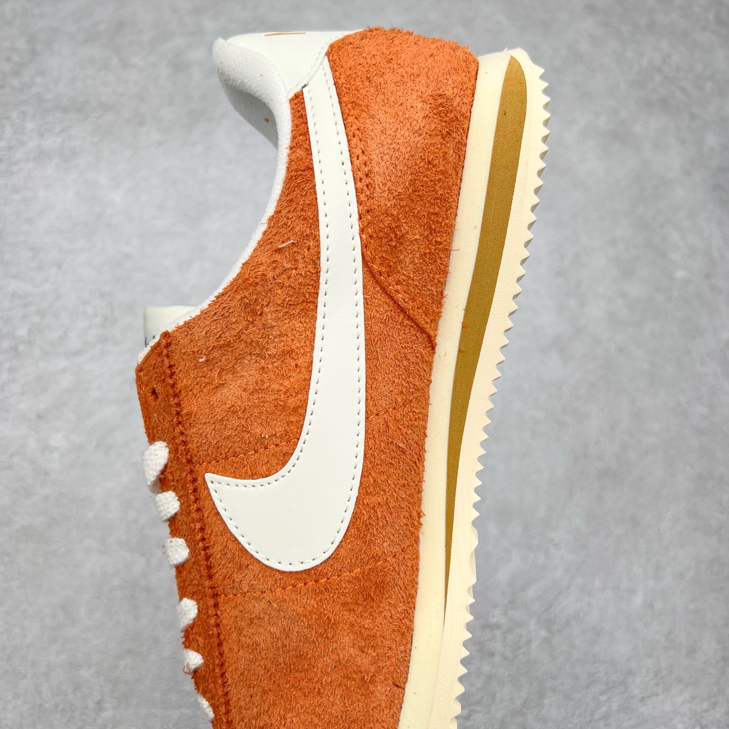 图片[7]-NK Classic Cortez Leather 阿甘复古初代皮革慢跑鞋 实体平台指令订单 全套原纸板楦头开发 原厂数据大底磨具 一比一鞋头弧度高度鞋身弧度 细节品控鞋型随意对比 正确烫金高频细节 公司级标准检验QC 区分市面一切版本 完美复刻阿甘复古鞋型 尺码：35.5 36 36.5 37.5 38 38.5 39 40 40.5 41 42 42.5 43 44 45-选品中心