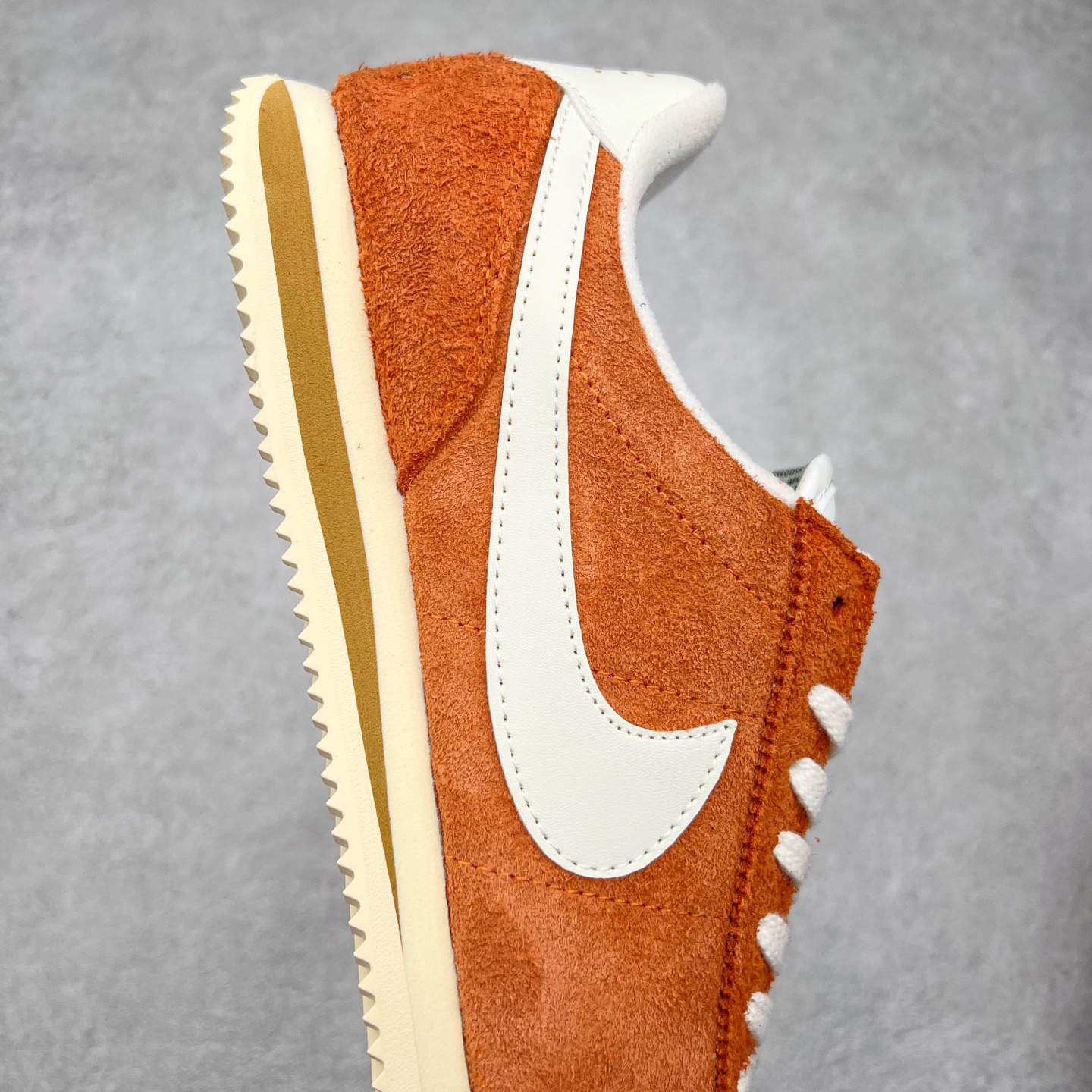 图片[6]-NK Classic Cortez Leather 阿甘复古初代皮革慢跑鞋 实体平台指令订单 全套原纸板楦头开发 原厂数据大底磨具 一比一鞋头弧度高度鞋身弧度 细节品控鞋型随意对比 正确烫金高频细节 公司级标准检验QC 区分市面一切版本 完美复刻阿甘复古鞋型 尺码：35.5 36 36.5 37.5 38 38.5 39 40 40.5 41 42 42.5 43 44 45-选品中心