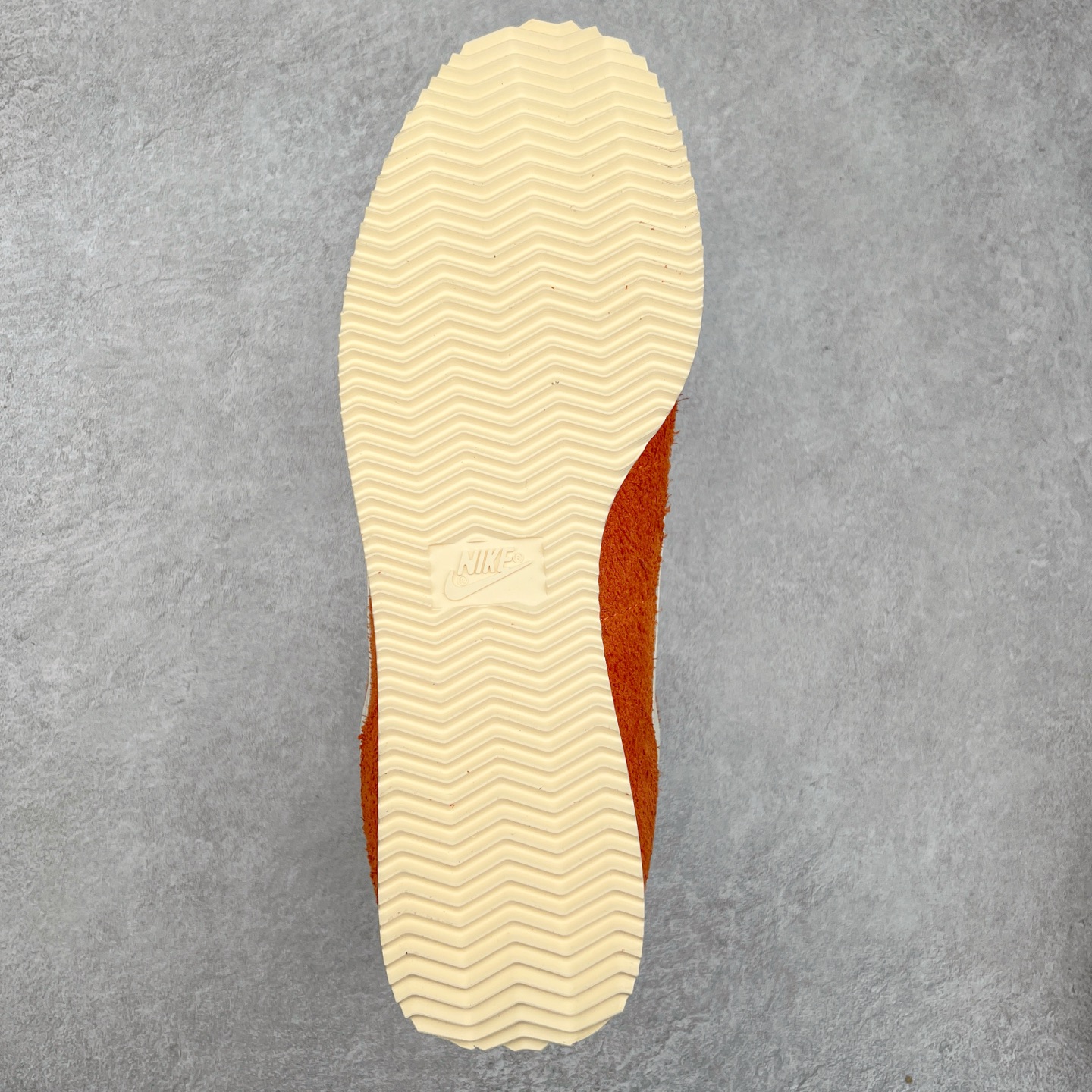 图片[9]-NK Classic Cortez Leather 阿甘复古初代皮革慢跑鞋 实体平台指令订单 全套原纸板楦头开发 原厂数据大底磨具 一比一鞋头弧度高度鞋身弧度 细节品控鞋型随意对比 正确烫金高频细节 公司级标准检验QC 区分市面一切版本 完美复刻阿甘复古鞋型 尺码：35.5 36 36.5 37.5 38 38.5 39 40 40.5 41 42 42.5 43 44 45-选品中心