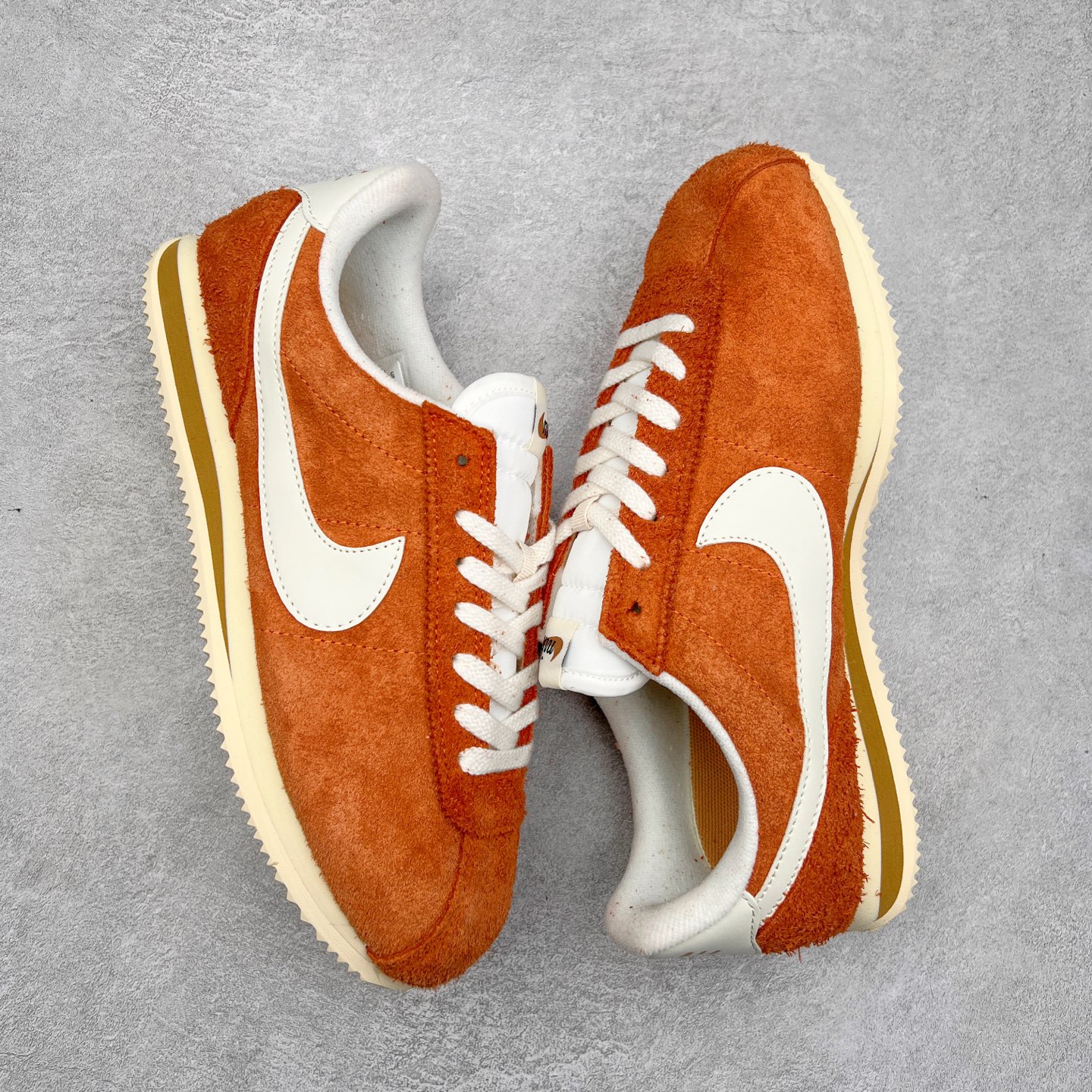 图片[3]-NK Classic Cortez Leather 阿甘复古初代皮革慢跑鞋 实体平台指令订单 全套原纸板楦头开发 原厂数据大底磨具 一比一鞋头弧度高度鞋身弧度 细节品控鞋型随意对比 正确烫金高频细节 公司级标准检验QC 区分市面一切版本 完美复刻阿甘复古鞋型 尺码：35.5 36 36.5 37.5 38 38.5 39 40 40.5 41 42 42.5 43 44 45-选品中心