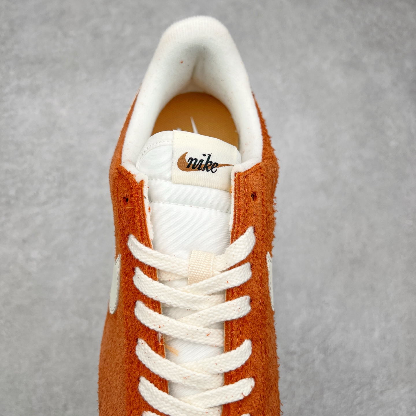 图片[5]-NK Classic Cortez Leather 阿甘复古初代皮革慢跑鞋 实体平台指令订单 全套原纸板楦头开发 原厂数据大底磨具 一比一鞋头弧度高度鞋身弧度 细节品控鞋型随意对比 正确烫金高频细节 公司级标准检验QC 区分市面一切版本 完美复刻阿甘复古鞋型 尺码：35.5 36 36.5 37.5 38 38.5 39 40 40.5 41 42 42.5 43 44 45-选品中心