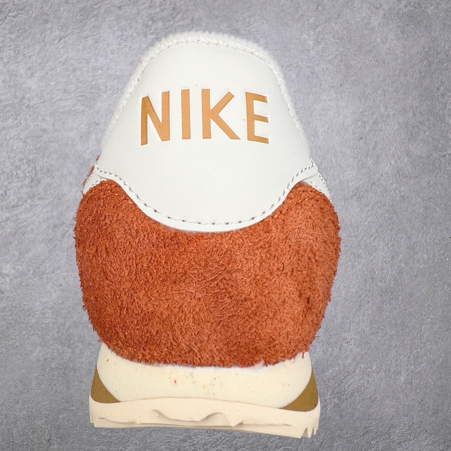 图片[8]-NK Classic Cortez Leather 阿甘复古初代皮革慢跑鞋 实体平台指令订单 全套原纸板楦头开发 原厂数据大底磨具 一比一鞋头弧度高度鞋身弧度 细节品控鞋型随意对比 正确烫金高频细节 公司级标准检验QC 区分市面一切版本 完美复刻阿甘复古鞋型 尺码：35.5 36 36.5 37.5 38 38.5 39 40 40.5 41 42 42.5 43 44 45-选品中心