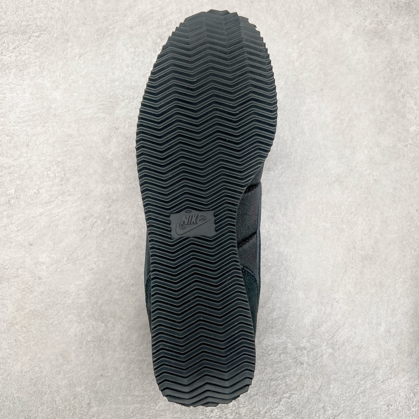 图片[9]-NK Classic Cortez Leather 阿甘复古初代皮革慢跑鞋 实体平台指令订单 全套原纸板楦头开发 原厂数据大底磨具 一比一鞋头弧度高度鞋身弧度 细节品控鞋型随意对比 正确烫金高频细节 公司级标准检验QC 区分市面一切版本 完美复刻阿甘复古鞋型 尺码：35.5 36 36.5 37.5 38 38.5 39 40 40.5 41 42 42.5 43 44 45-选品中心