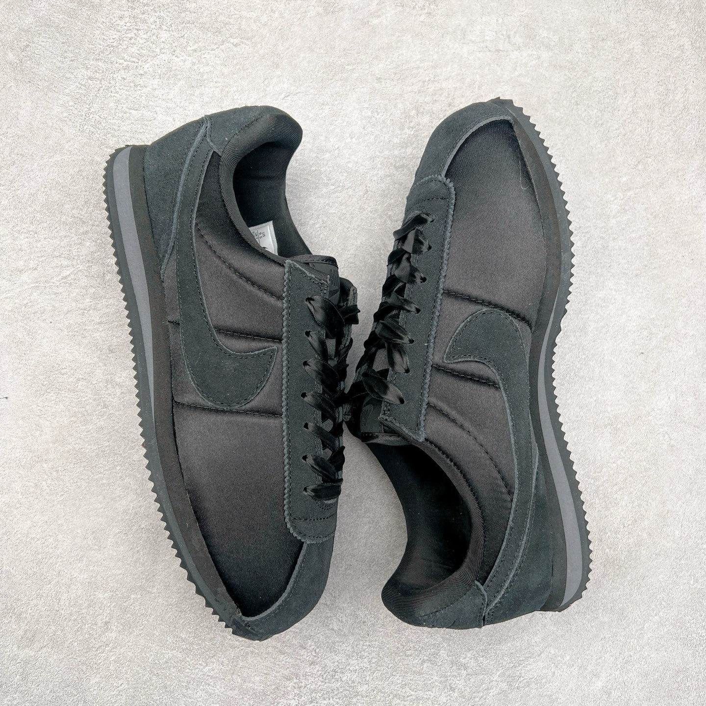 图片[3]-NK Classic Cortez Leather 阿甘复古初代皮革慢跑鞋 实体平台指令订单 全套原纸板楦头开发 原厂数据大底磨具 一比一鞋头弧度高度鞋身弧度 细节品控鞋型随意对比 正确烫金高频细节 公司级标准检验QC 区分市面一切版本 完美复刻阿甘复古鞋型 尺码：35.5 36 36.5 37.5 38 38.5 39 40 40.5 41 42 42.5 43 44 45-选品中心