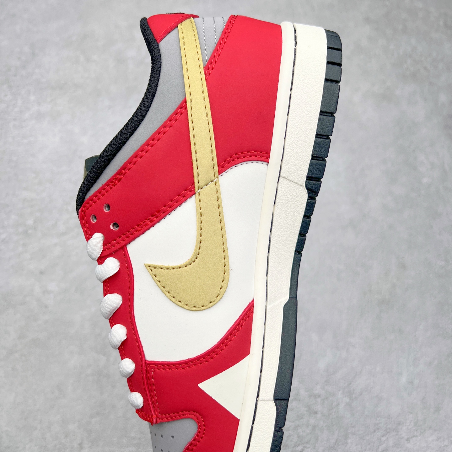 图片[7]-NK Dunk Low 定制配色 ZZ1998-001 大厂出品 极力推荐 原装头层材料 独家版型蒸餾加工帶來的是更好的视觉和脚感体验大厂纯原品质出货 清洁度 电绣工艺 皮料切割干净无任何毛边 细节完美 尺码：36 36.5 37.5 38 38.5 39 40 40.5 41 42 42.5 43 44 44.5 45-选品中心