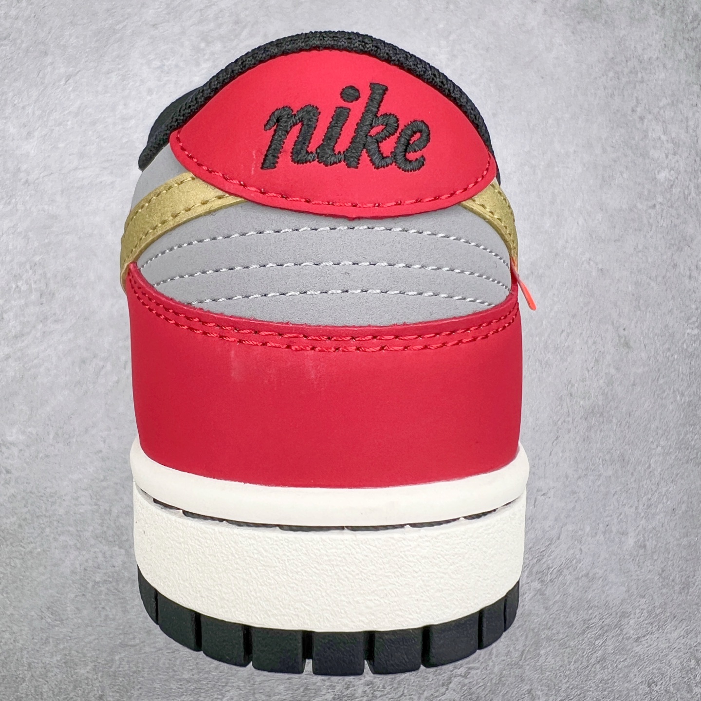 图片[8]-NK Dunk Low 定制配色 ZZ1998-001 大厂出品 极力推荐 原装头层材料 独家版型蒸餾加工帶來的是更好的视觉和脚感体验大厂纯原品质出货 清洁度 电绣工艺 皮料切割干净无任何毛边 细节完美 尺码：36 36.5 37.5 38 38.5 39 40 40.5 41 42 42.5 43 44 44.5 45-选品中心