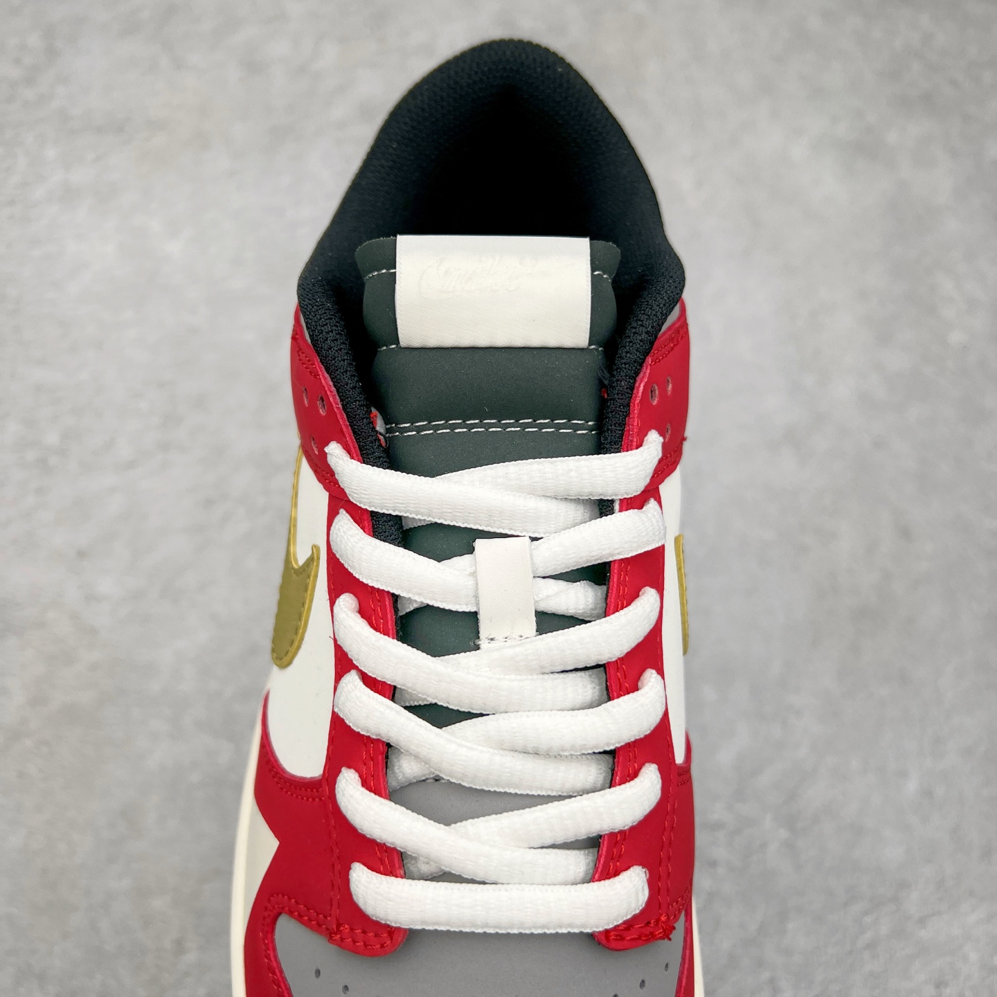 图片[5]-NK Dunk Low 定制配色 ZZ1998-001 大厂出品 极力推荐 原装头层材料 独家版型蒸餾加工帶來的是更好的视觉和脚感体验大厂纯原品质出货 清洁度 电绣工艺 皮料切割干净无任何毛边 细节完美 尺码：36 36.5 37.5 38 38.5 39 40 40.5 41 42 42.5 43 44 44.5 45-选品中心