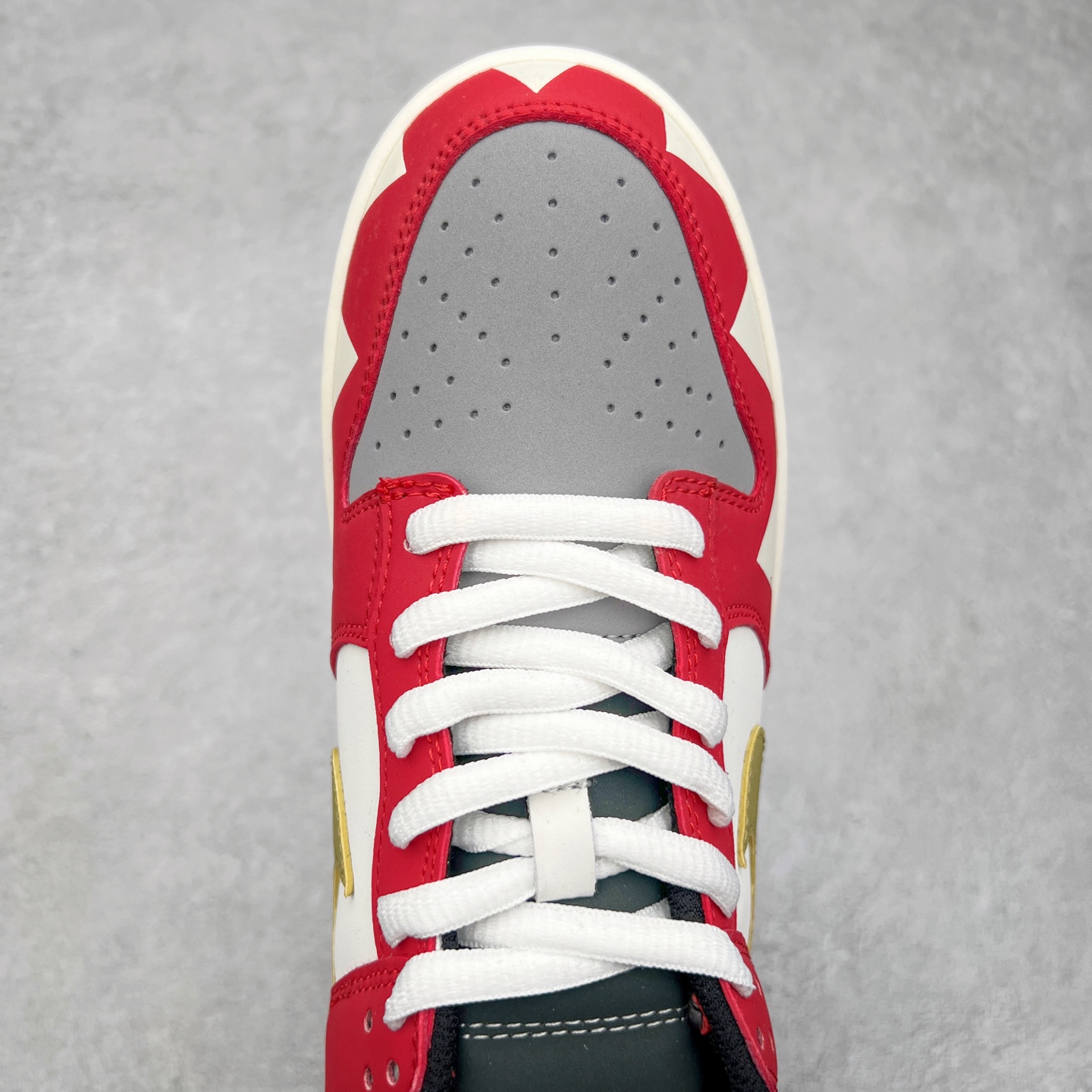 图片[4]-NK Dunk Low 定制配色 ZZ1998-001 大厂出品 极力推荐 原装头层材料 独家版型蒸餾加工帶來的是更好的视觉和脚感体验大厂纯原品质出货 清洁度 电绣工艺 皮料切割干净无任何毛边 细节完美 尺码：36 36.5 37.5 38 38.5 39 40 40.5 41 42 42.5 43 44 44.5 45-选品中心