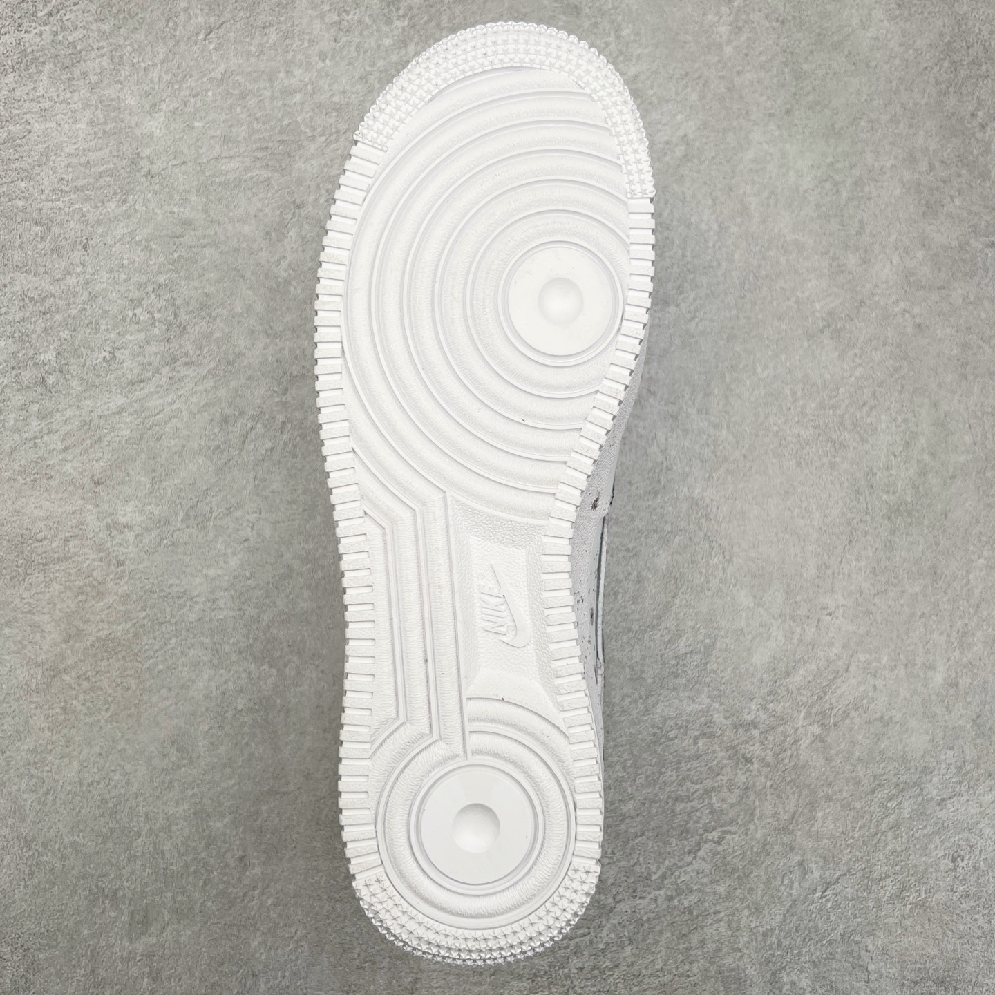 图片[9]-NK Air Force 1´07 Low 空军一号低帮百搭休闲运动板鞋 ZH0316-062 柔软、弹性十足的缓震性能和出色的中底设计 横跨复古与现代的外型结合 造就出风靡全球 三十多年的Force 1 直到今天还深受青睐 尺码：36 36.5 37.5 38 38.5 39 40 40.5 41 42 42.5 43 44 44.5 45-选品中心