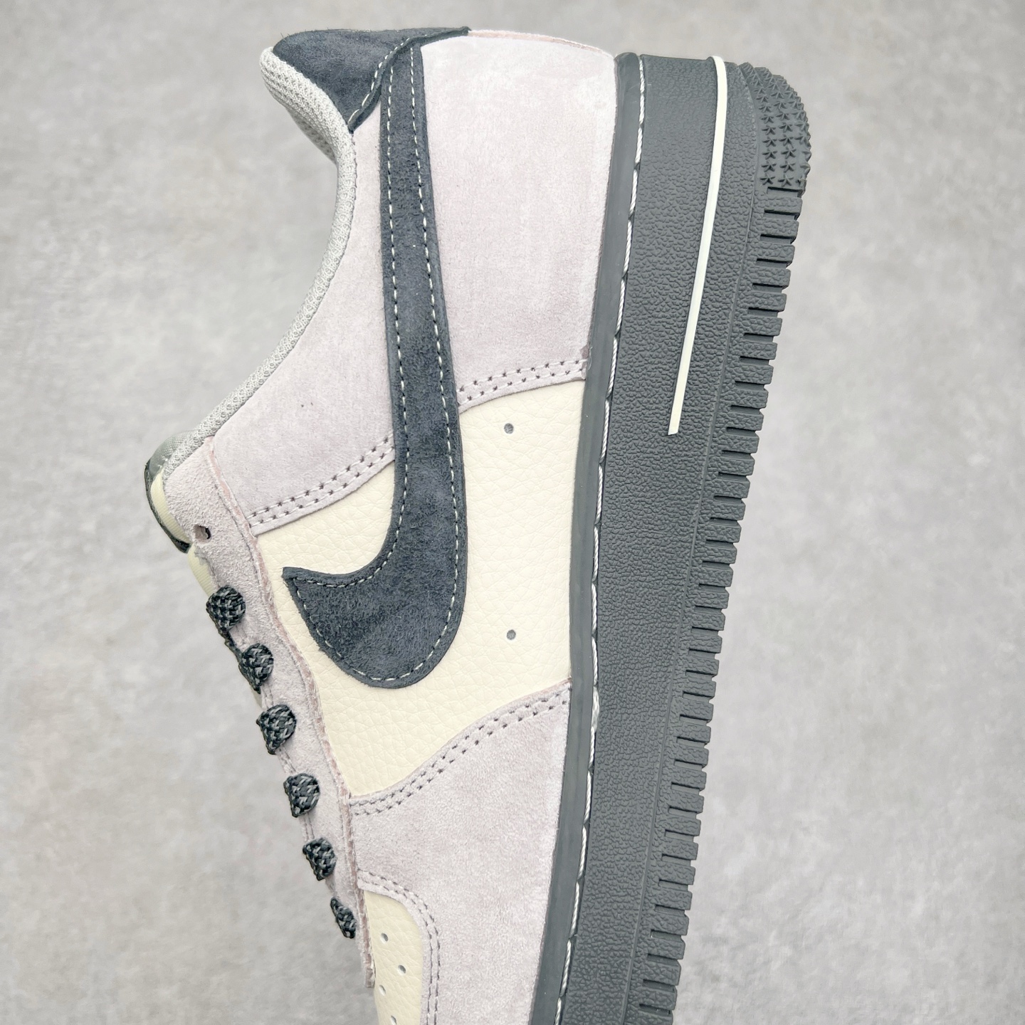 图片[7]-NK Air Force 1´07 Low 空军一号低帮百搭休闲运动板鞋 XZ6188-196 柔软、弹性十足的缓震性能和出色的中底设计 横跨复古与现代的外型结合 造就出风靡全球 三十多年的Force 1 直到今天还深受青睐 尺码：36 36.5 37.5 38 38.5 39 40 40.5 41 42 42.5 43 44 44.5 45-选品中心