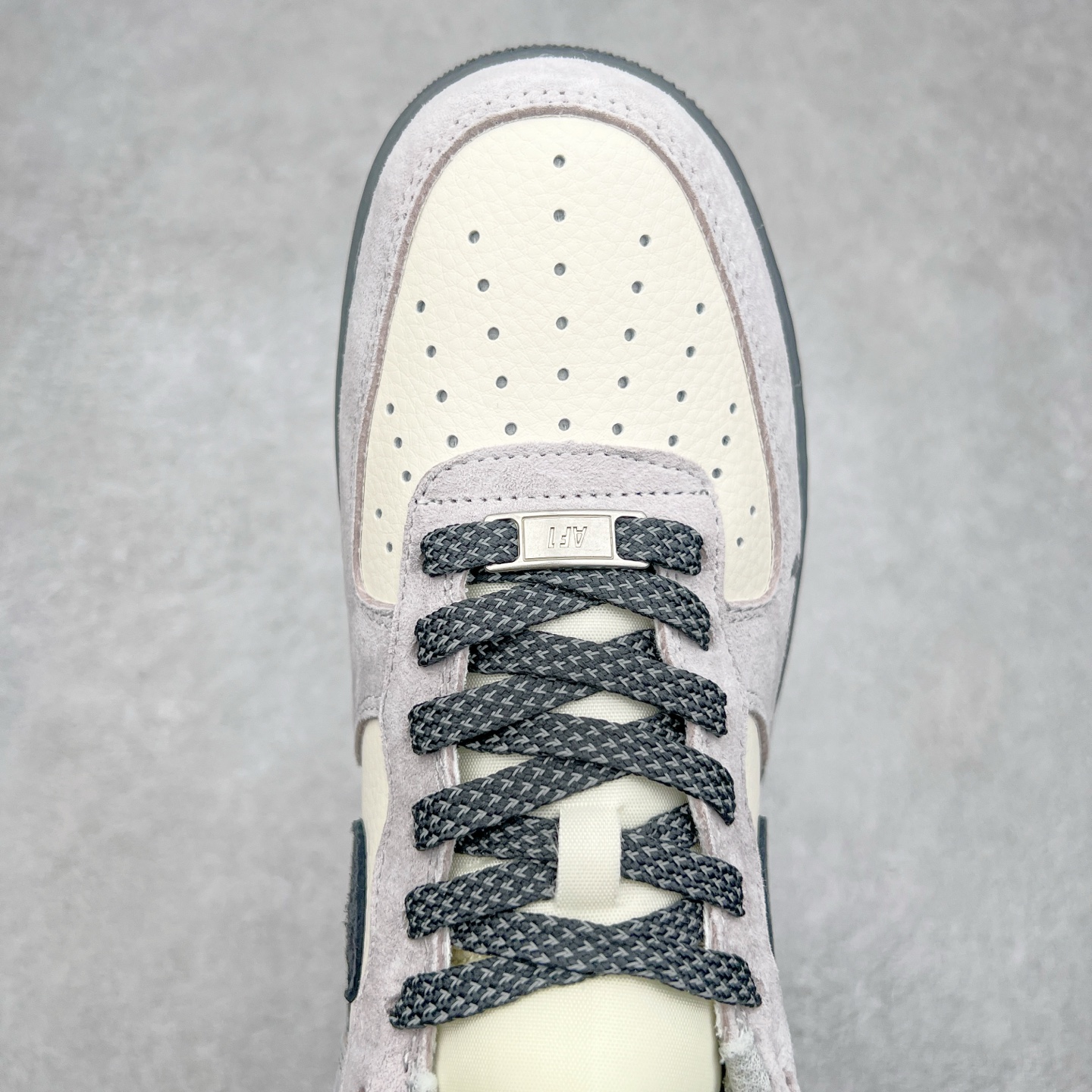 图片[4]-NK Air Force 1´07 Low 空军一号低帮百搭休闲运动板鞋 XZ6188-196 柔软、弹性十足的缓震性能和出色的中底设计 横跨复古与现代的外型结合 造就出风靡全球 三十多年的Force 1 直到今天还深受青睐 尺码：36 36.5 37.5 38 38.5 39 40 40.5 41 42 42.5 43 44 44.5 45-选品中心