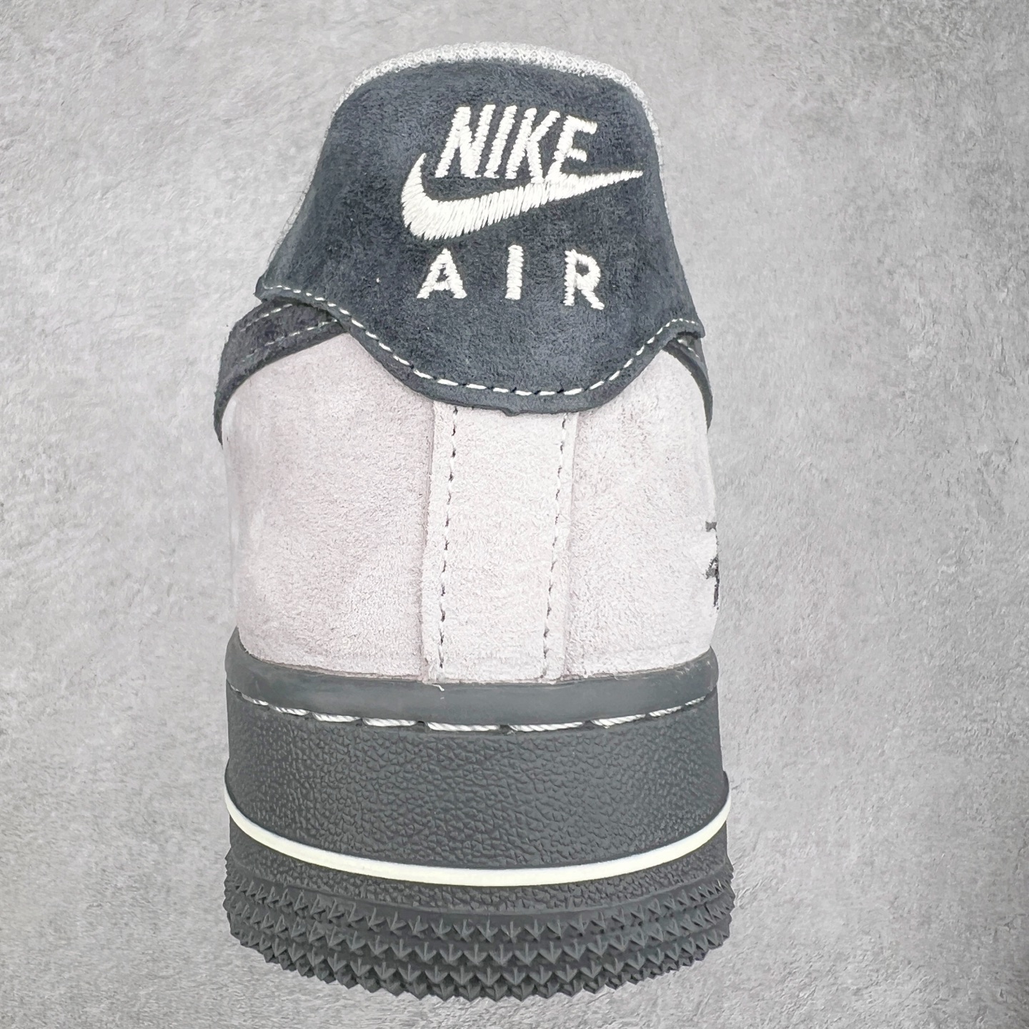 图片[8]-NK Air Force 1´07 Low 空军一号低帮百搭休闲运动板鞋 XZ6188-196 柔软、弹性十足的缓震性能和出色的中底设计 横跨复古与现代的外型结合 造就出风靡全球 三十多年的Force 1 直到今天还深受青睐 尺码：36 36.5 37.5 38 38.5 39 40 40.5 41 42 42.5 43 44 44.5 45-选品中心