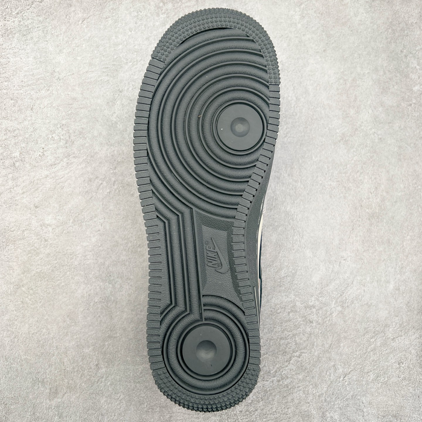 图片[9]-NK Air Force 1´07 Low 空军一号低帮百搭休闲运动板鞋 XZ6188-196 柔软、弹性十足的缓震性能和出色的中底设计 横跨复古与现代的外型结合 造就出风靡全球 三十多年的Force 1 直到今天还深受青睐 尺码：36 36.5 37.5 38 38.5 39 40 40.5 41 42 42.5 43 44 44.5 45-选品中心