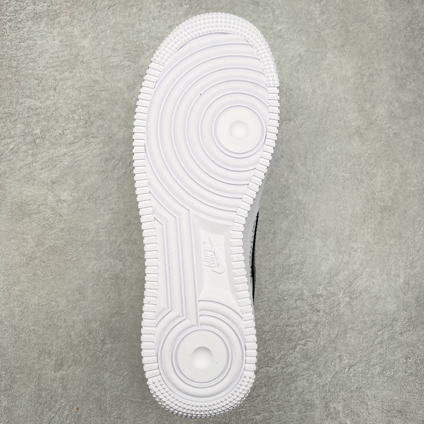 图片[9]-NK Air Force 1´07 Low 空军一号低帮百搭休闲运动板鞋 CW2288-228 柔软、弹性十足的缓震性能和出色的中底设计 横跨复古与现代的外型结合 造就出风靡全球 三十多年的Force 1 直到今天还深受青睐 尺码：36 36.5 37.5 38 38.5 39 40 40.5 41 42 42.5 43 44 44.5 45-选品中心