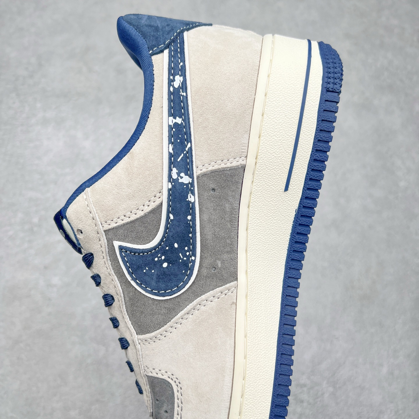 图片[7]-NK Air Force 1´07 Low 空军一号低帮百搭休闲运动板鞋 KK1988-053 柔软、弹性十足的缓震性能和出色的中底设计 横跨复古与现代的外型结合 造就出风靡全球 三十多年的Force 1 直到今天还深受青睐 尺码：36 36.5 37.5 38 38.5 39 40 40.5 41 42 42.5 43 44 44.5 45-选品中心