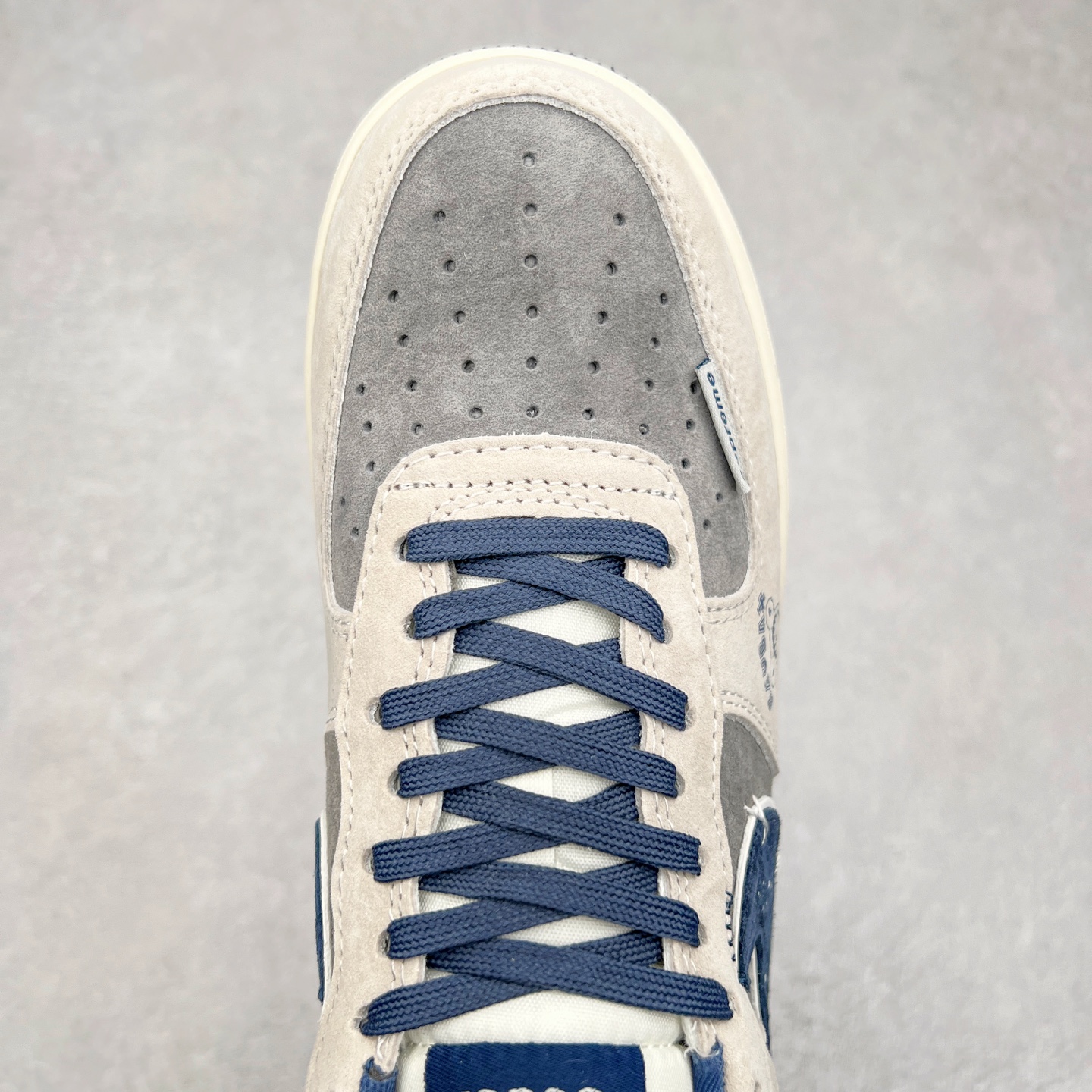 图片[4]-NK Air Force 1´07 Low 空军一号低帮百搭休闲运动板鞋 KK1988-053 柔软、弹性十足的缓震性能和出色的中底设计 横跨复古与现代的外型结合 造就出风靡全球 三十多年的Force 1 直到今天还深受青睐 尺码：36 36.5 37.5 38 38.5 39 40 40.5 41 42 42.5 43 44 44.5 45-选品中心