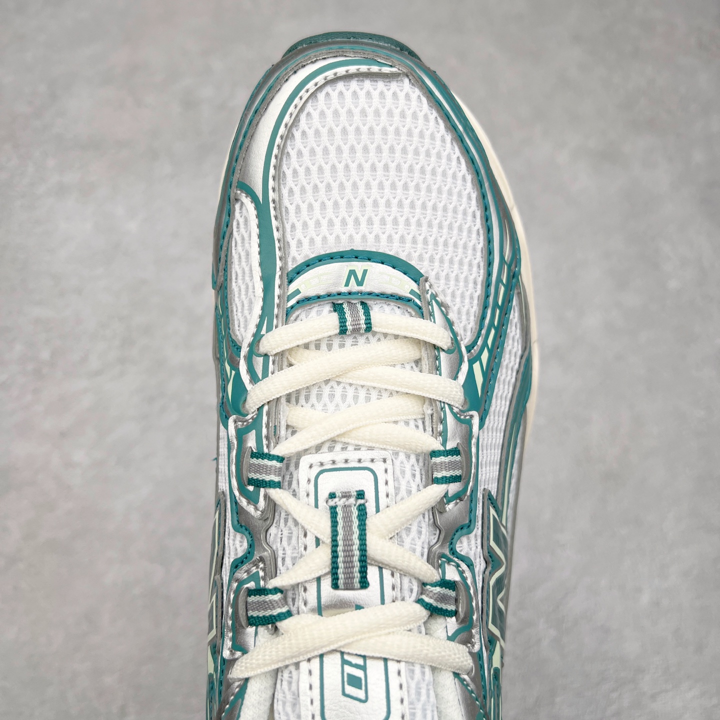 图片[4]-New Balance MR740 NB新百伦系列复古老爹风休闲运动慢跑鞋 采用轻质牛剖革拼接透气网眼衬垫织物鞋面材质 T-Beam大底提供足步弓支撑 保持步态稳定#后跟搭载外露缓震胶 鞋身整体以各种深浅不一的灰色覆盖 鞋头以淡蓝色调装饰，网眼衬垫通过不规律的色块实现做旧的美感 泛黄的鞋底更是进一步增添了复古气息 尺码：36 37 37.5 38 38.5 39.5 40 40.5 41.5 42 42.5 43 44 45-选品中心