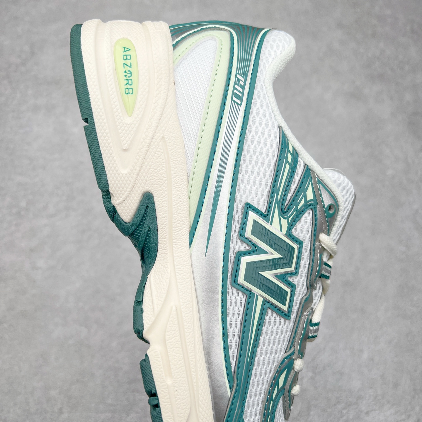图片[6]-New Balance MR740 NB新百伦系列复古老爹风休闲运动慢跑鞋 采用轻质牛剖革拼接透气网眼衬垫织物鞋面材质 T-Beam大底提供足步弓支撑 保持步态稳定#后跟搭载外露缓震胶 鞋身整体以各种深浅不一的灰色覆盖 鞋头以淡蓝色调装饰，网眼衬垫通过不规律的色块实现做旧的美感 泛黄的鞋底更是进一步增添了复古气息 尺码：36 37 37.5 38 38.5 39.5 40 40.5 41.5 42 42.5 43 44 45-选品中心