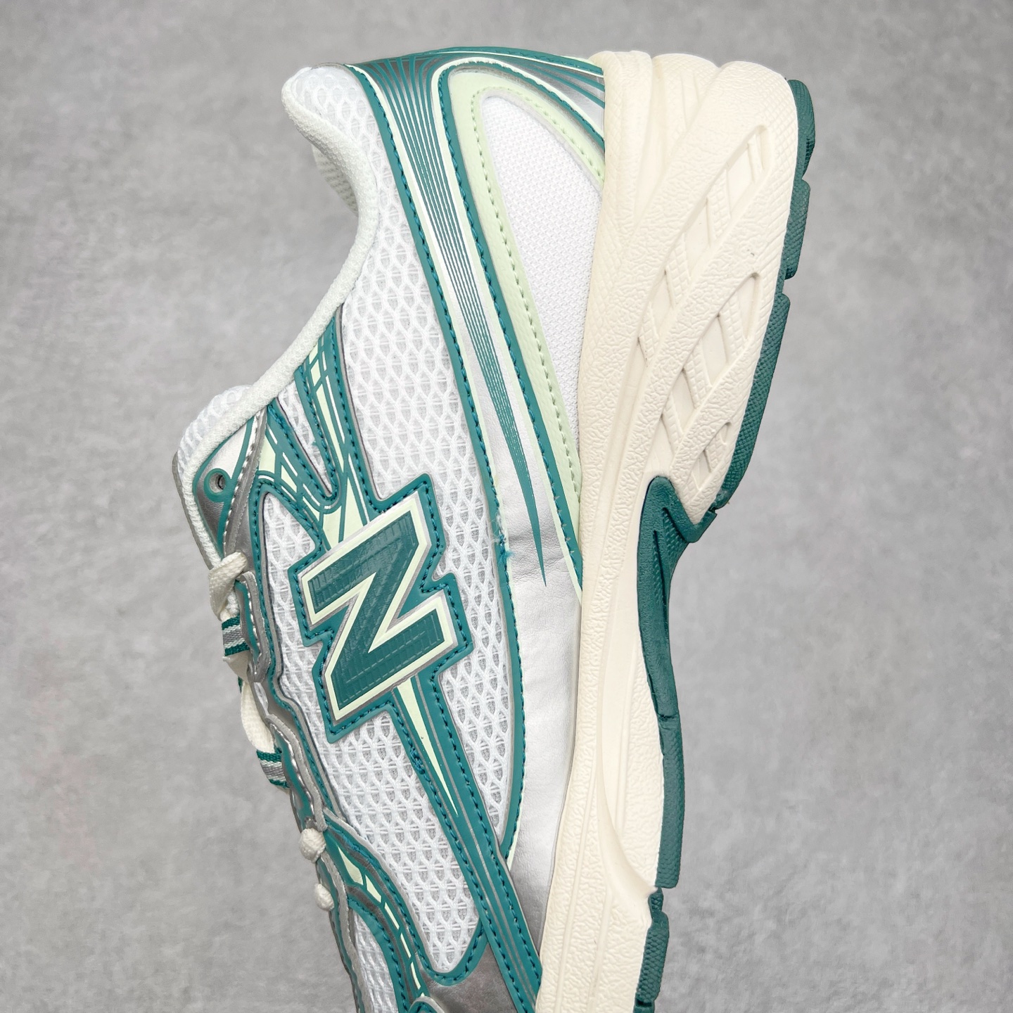 图片[7]-New Balance MR740 NB新百伦系列复古老爹风休闲运动慢跑鞋 采用轻质牛剖革拼接透气网眼衬垫织物鞋面材质 T-Beam大底提供足步弓支撑 保持步态稳定#后跟搭载外露缓震胶 鞋身整体以各种深浅不一的灰色覆盖 鞋头以淡蓝色调装饰，网眼衬垫通过不规律的色块实现做旧的美感 泛黄的鞋底更是进一步增添了复古气息 尺码：36 37 37.5 38 38.5 39.5 40 40.5 41.5 42 42.5 43 44 45-选品中心