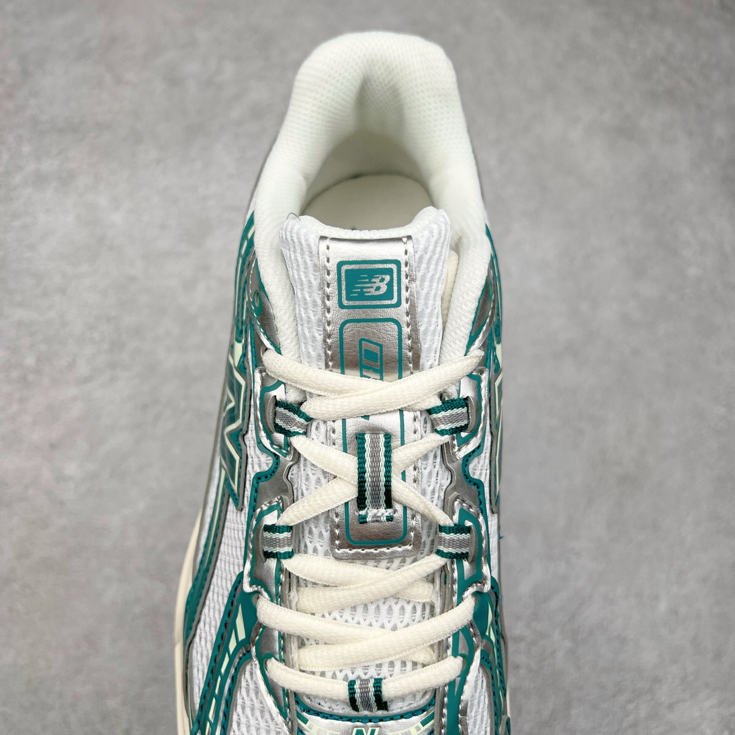 图片[5]-New Balance MR740 NB新百伦系列复古老爹风休闲运动慢跑鞋 采用轻质牛剖革拼接透气网眼衬垫织物鞋面材质 T-Beam大底提供足步弓支撑 保持步态稳定#后跟搭载外露缓震胶 鞋身整体以各种深浅不一的灰色覆盖 鞋头以淡蓝色调装饰，网眼衬垫通过不规律的色块实现做旧的美感 泛黄的鞋底更是进一步增添了复古气息 尺码：36 37 37.5 38 38.5 39.5 40 40.5 41.5 42 42.5 43 44 45-选品中心