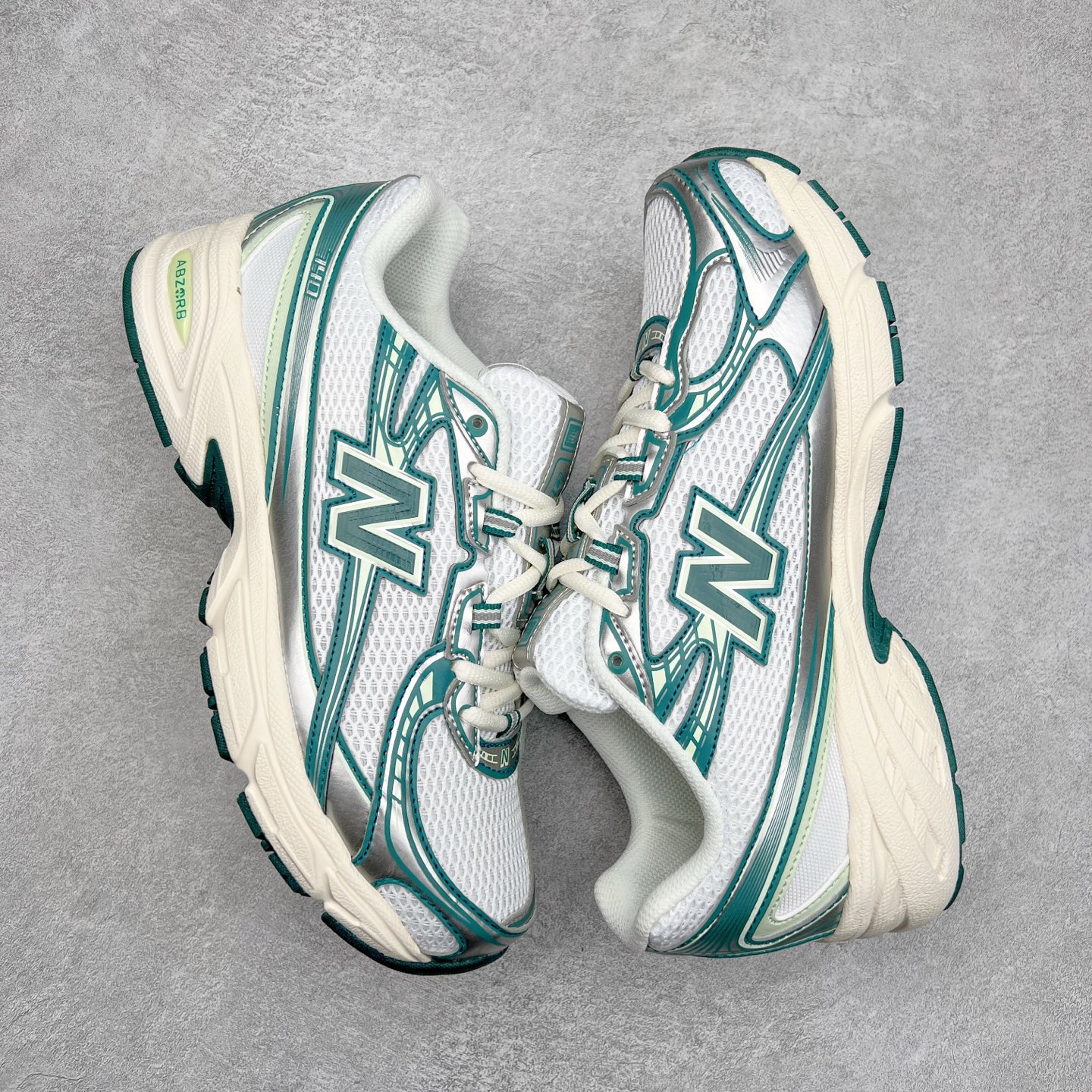 图片[3]-New Balance MR740 NB新百伦系列复古老爹风休闲运动慢跑鞋 采用轻质牛剖革拼接透气网眼衬垫织物鞋面材质 T-Beam大底提供足步弓支撑 保持步态稳定#后跟搭载外露缓震胶 鞋身整体以各种深浅不一的灰色覆盖 鞋头以淡蓝色调装饰，网眼衬垫通过不规律的色块实现做旧的美感 泛黄的鞋底更是进一步增添了复古气息 尺码：36 37 37.5 38 38.5 39.5 40 40.5 41.5 42 42.5 43 44 45-选品中心