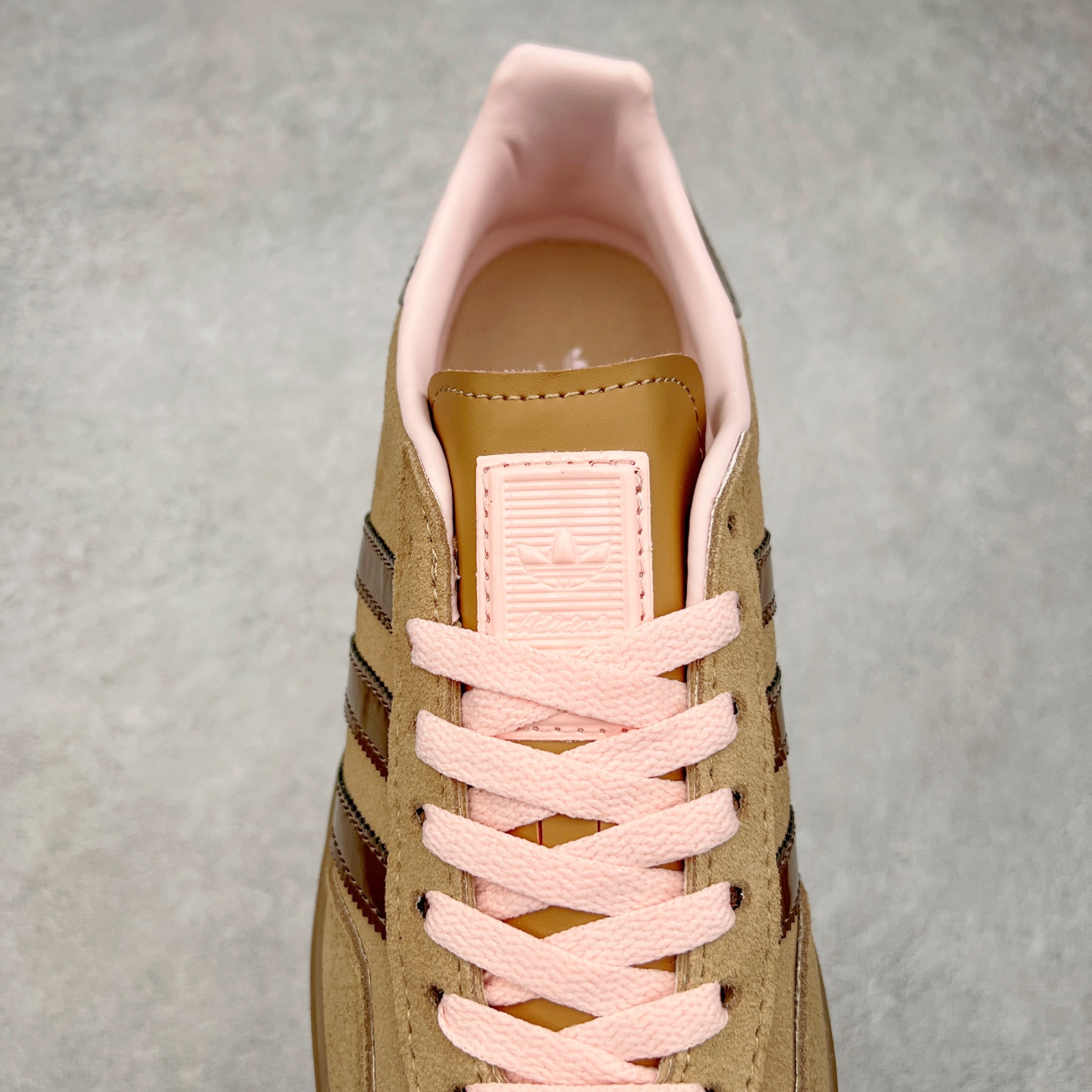 图片[5]-AD Gazelle Indoor Trainers 羚羊内训系列低帮复古百搭休闲运动德训风板鞋 JR8028 90年代经典的复刻版！自60年代以足球训练鞋面世以来,Gazelle就以其经典设计席卷全球。1991年版本的复刻,再造经典Gazelle。采用皮革打造,搭配浊色细节,让这款经典更加简约。尺码：36 36⅔ 37⅓ 38 38⅔ 39⅓ 40 40⅔ 41⅓ 42 42⅔ 43⅓ 44 45-选品中心