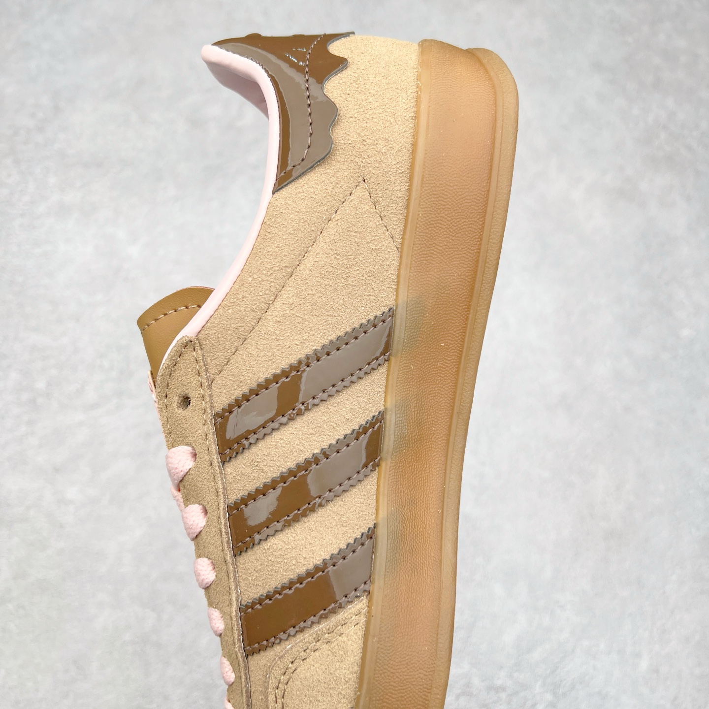 图片[7]-AD Gazelle Indoor Trainers 羚羊内训系列低帮复古百搭休闲运动德训风板鞋 JR8028 90年代经典的复刻版！自60年代以足球训练鞋面世以来,Gazelle就以其经典设计席卷全球。1991年版本的复刻,再造经典Gazelle。采用皮革打造,搭配浊色细节,让这款经典更加简约。尺码：36 36⅔ 37⅓ 38 38⅔ 39⅓ 40 40⅔ 41⅓ 42 42⅔ 43⅓ 44 45-选品中心